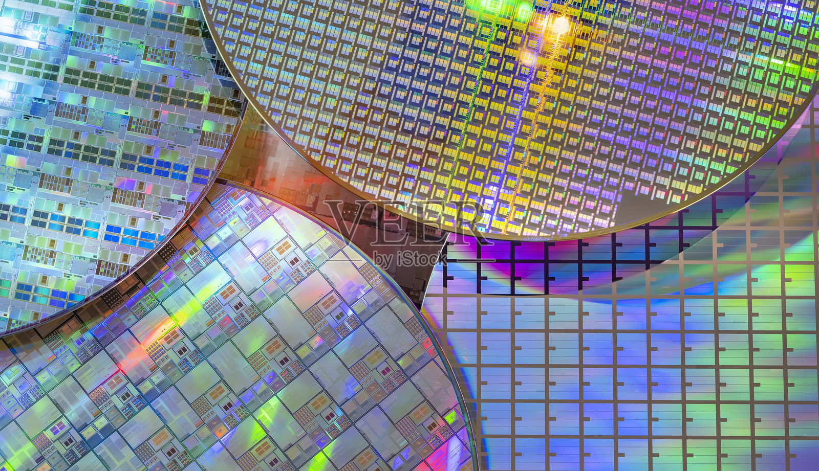 硅晶圆反射出不同的颜色。照片摄影图片