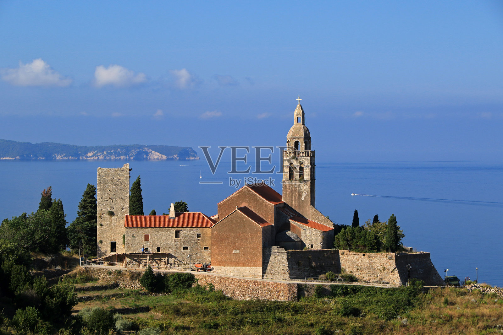 克罗地亚维斯岛科米扎的圣尼古拉修道院照片摄影图片