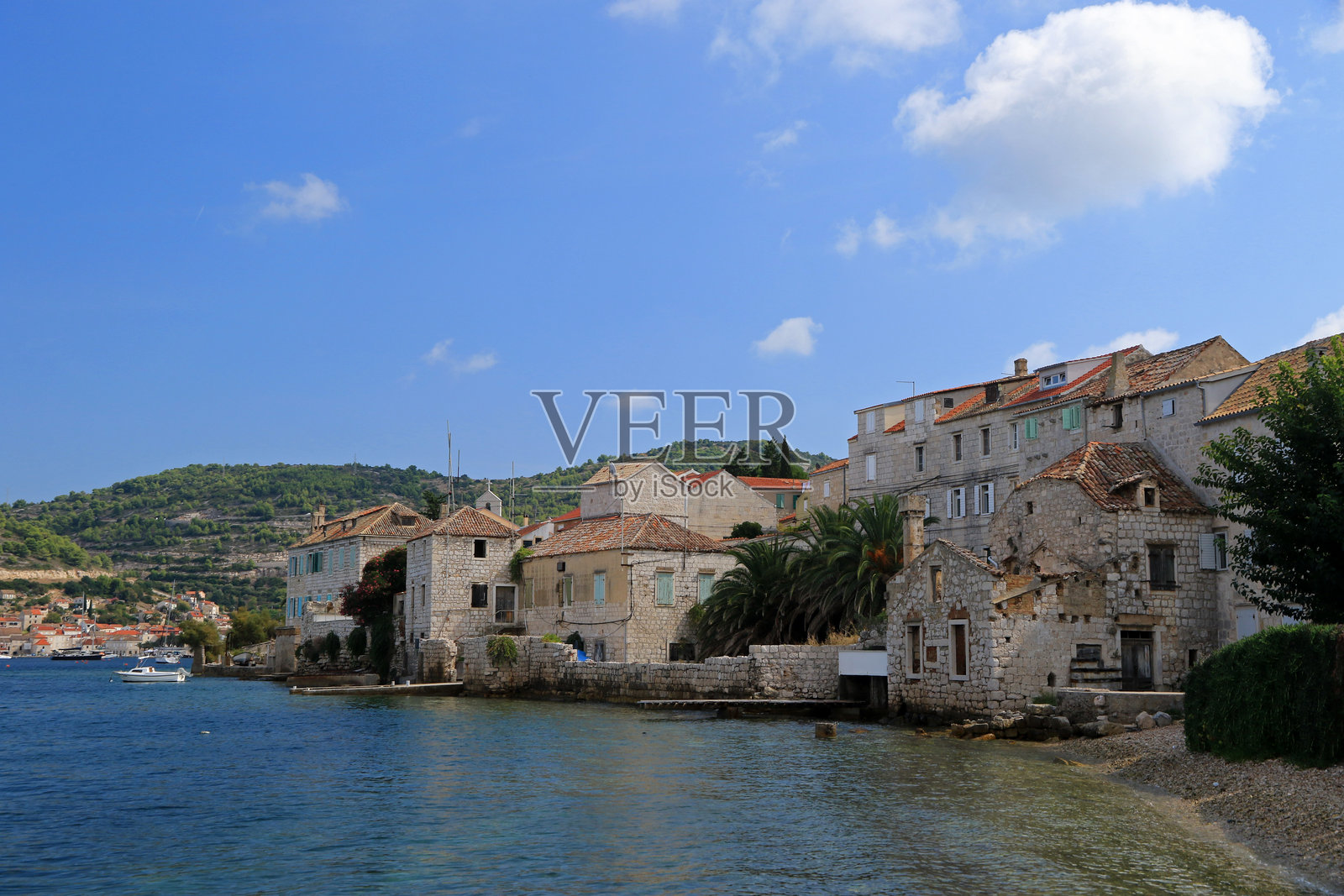 克罗地亚维斯岛的科米扎古镇照片摄影图片