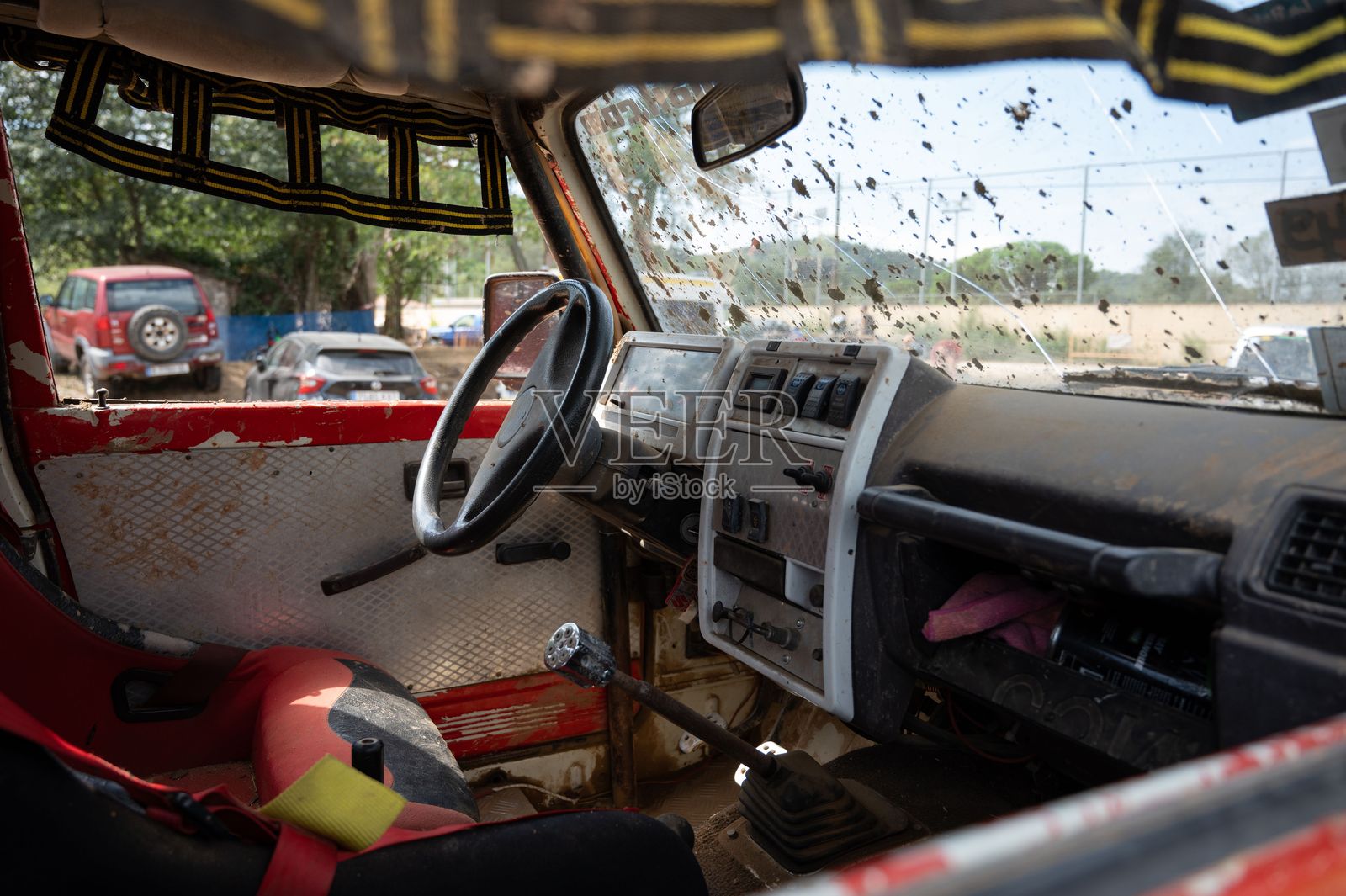 一辆坚固越野车的内部照片摄影图片