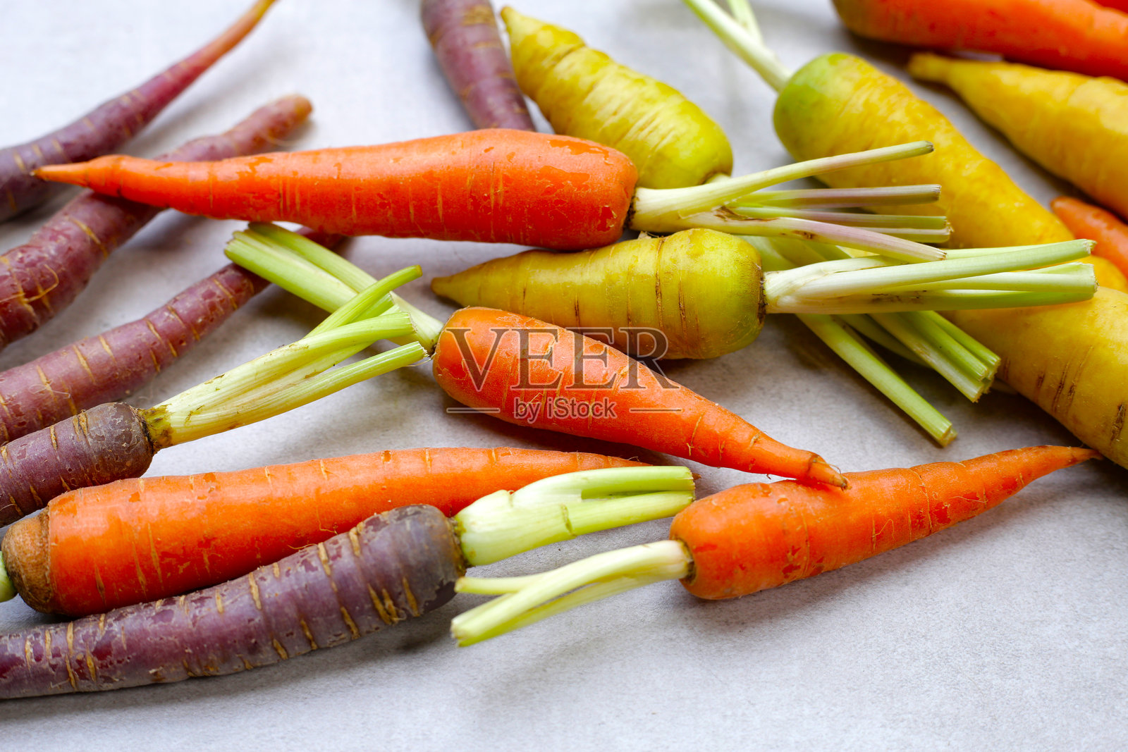 新鲜的胡萝卜，成熟的胡萝卜照片摄影图片