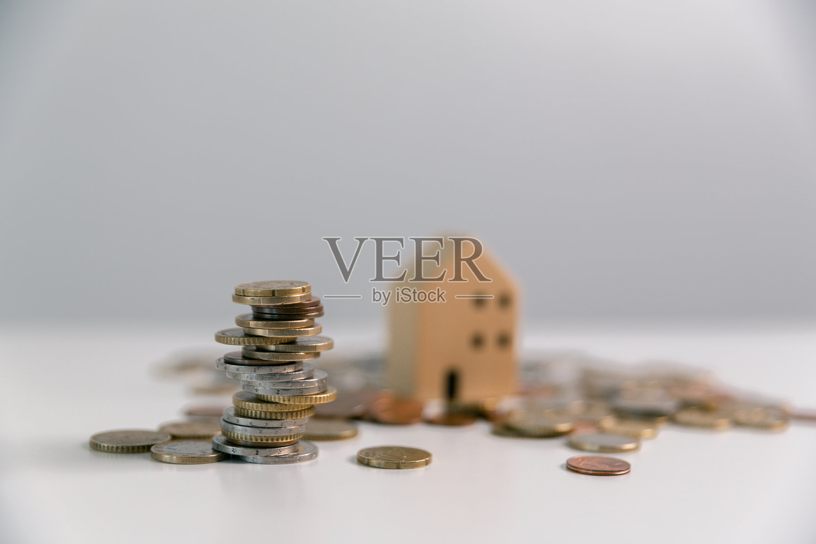 商业概念增长涉及战略财务管理、贷款投资、银行、房地产、经济发展、鼓励储蓄、购房、购车、教育、收入、投资组合、经济回报。照片摄影图片