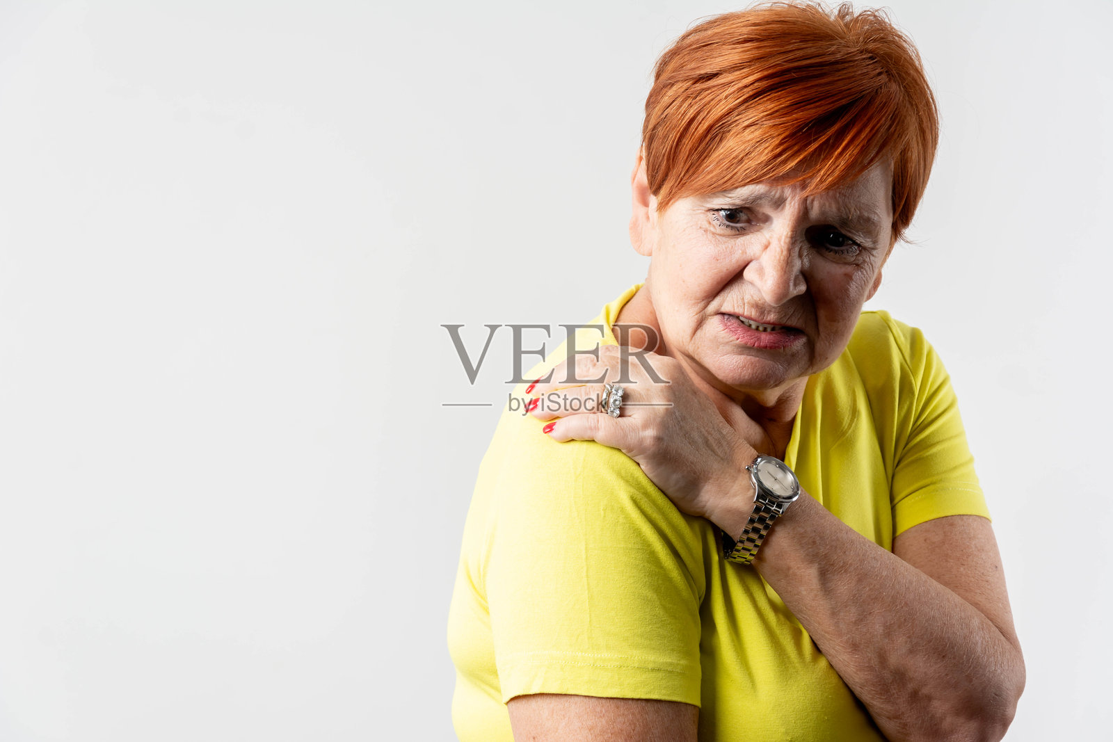 难以忍受的肩部疼痛照片摄影图片