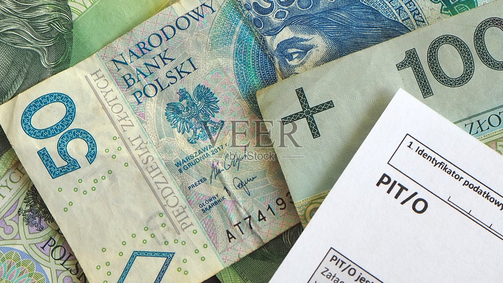 波兰银行券和个人所得税/ PIT税表照片摄影图片