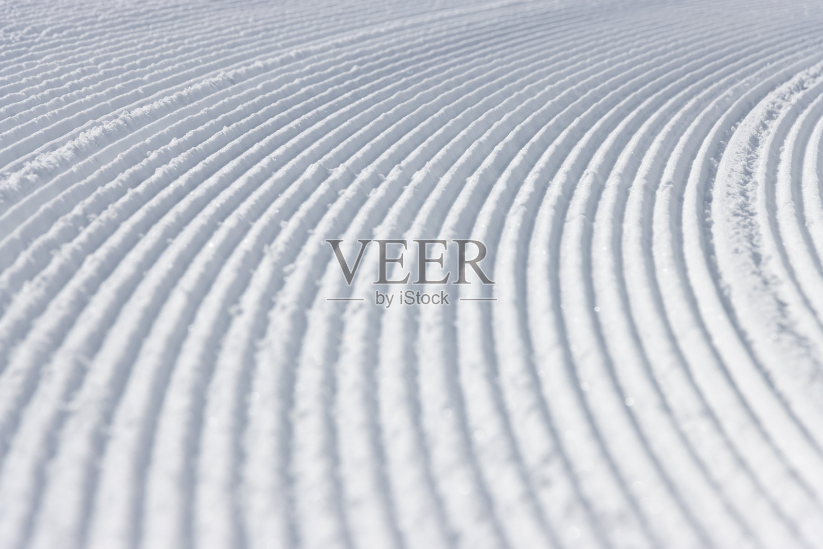 白色冬季雪面上曲线的特写纹理背景照片摄影图片