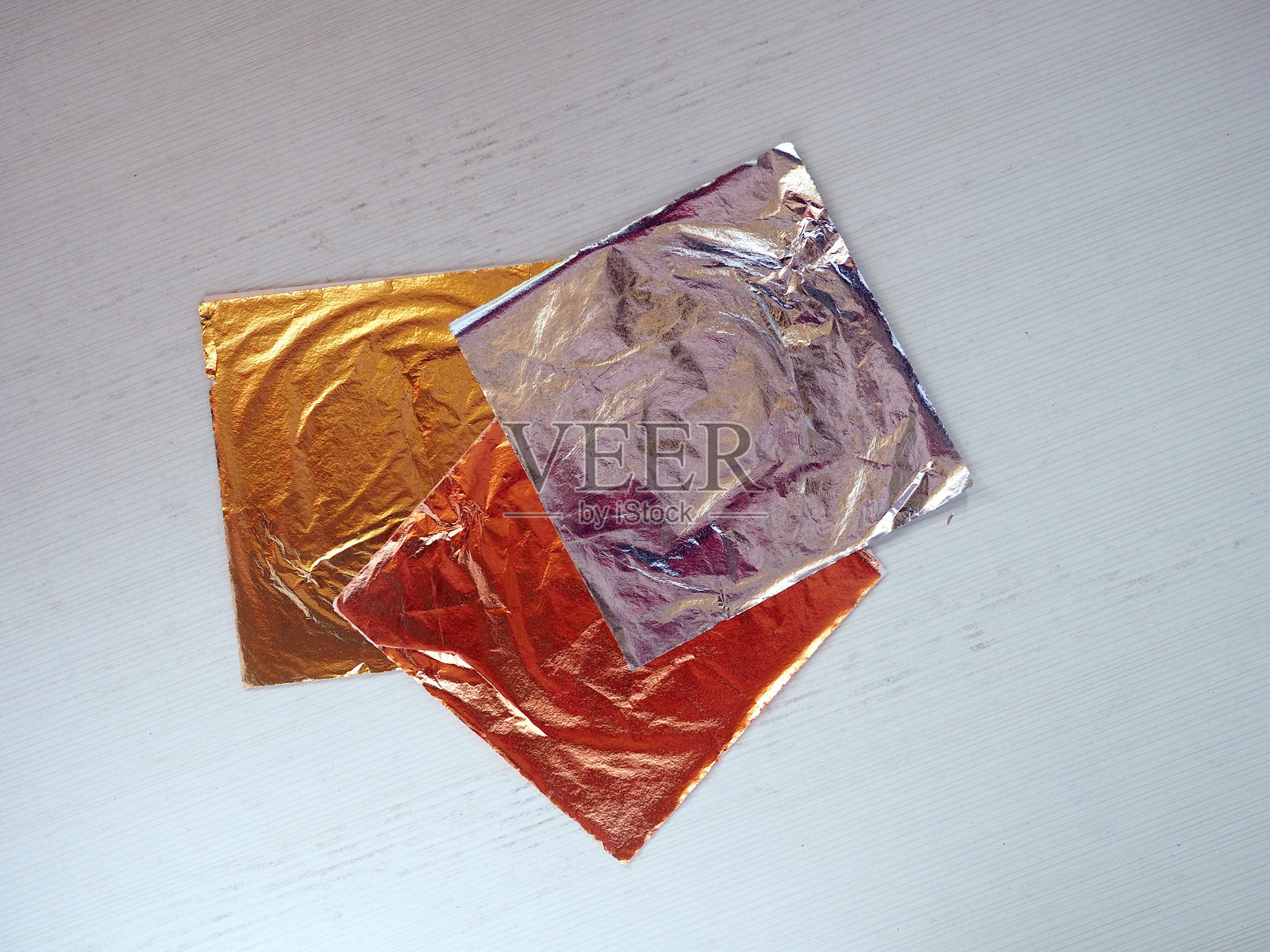 金色、银色和铜色金属箔纸，用于艺术、镀金和装饰照片摄影图片