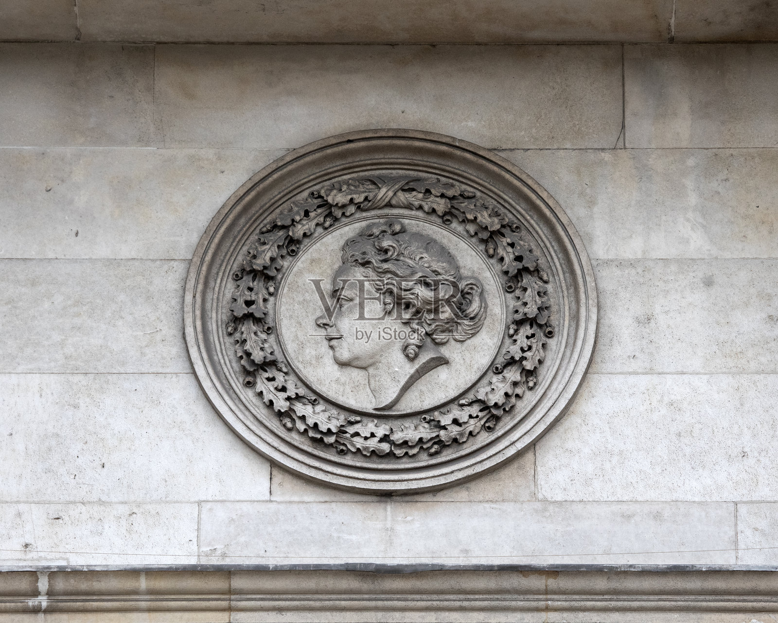 伦敦三一大厦上的夏洛特女王圆形浮雕照片摄影图片