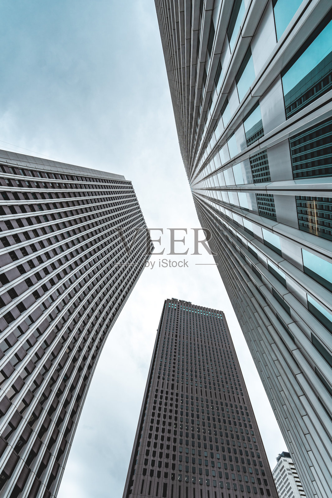 东京新宿金融区的现代商务大楼照片摄影图片