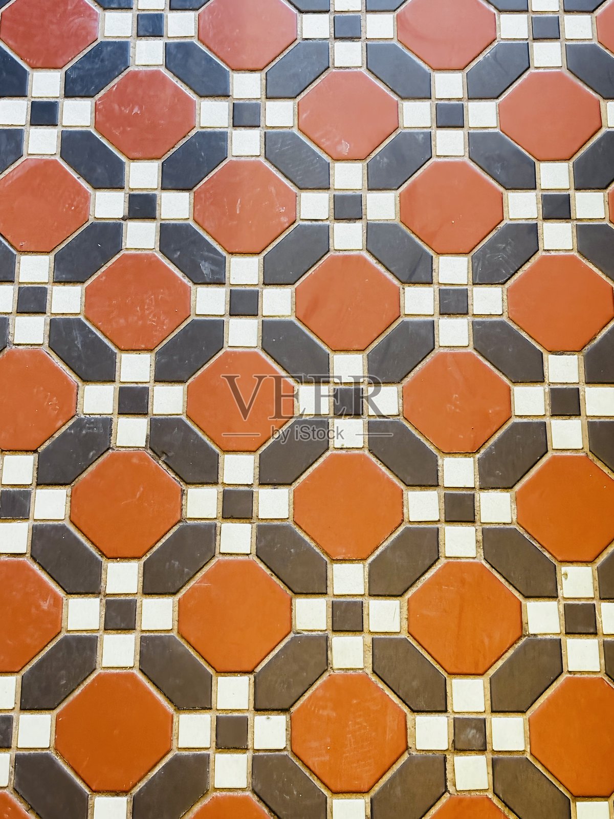 地板上的梅特拉克瓷砖几何图案照片摄影图片