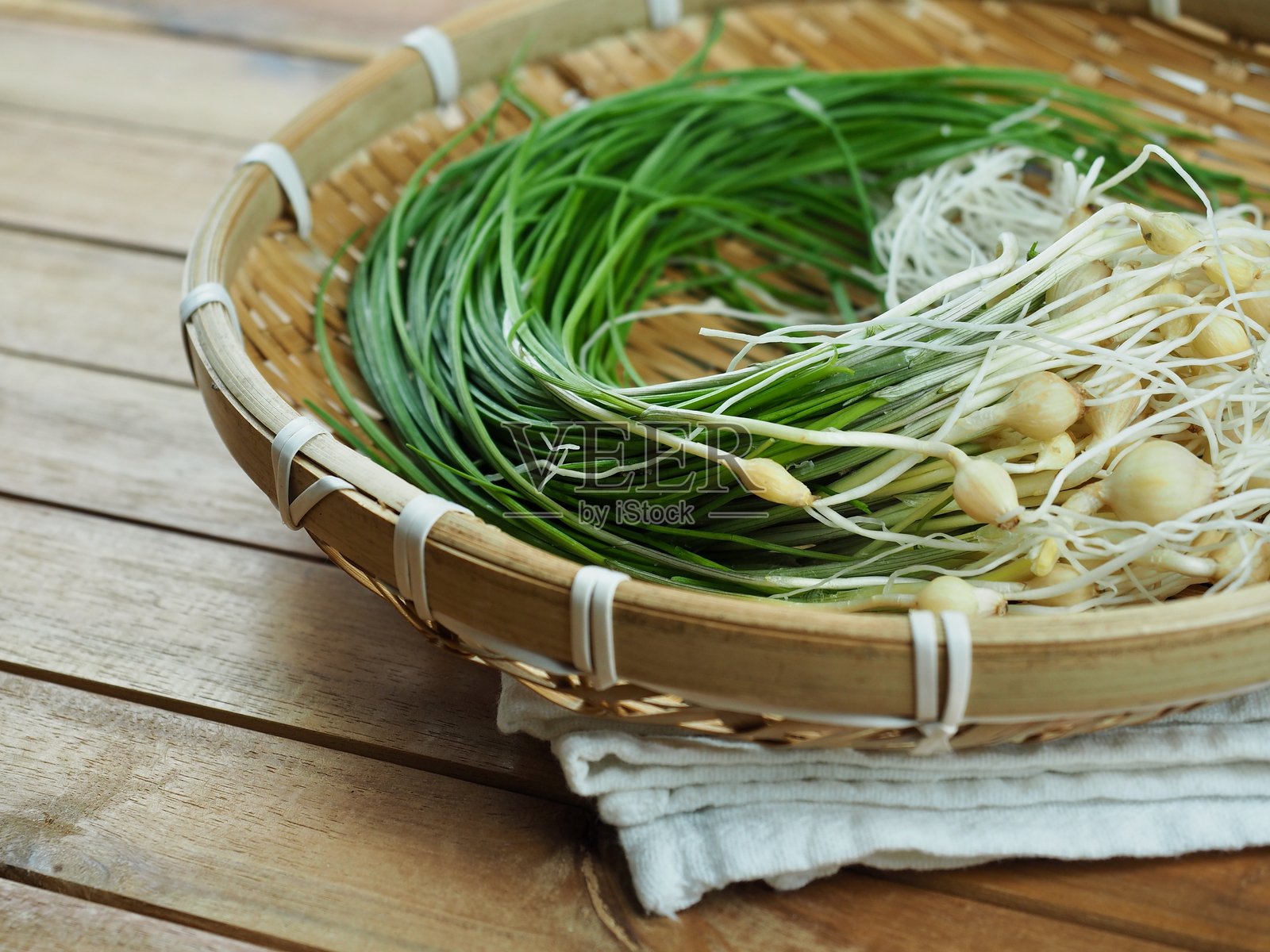 韩国料理食材：野韭菜照片摄影图片