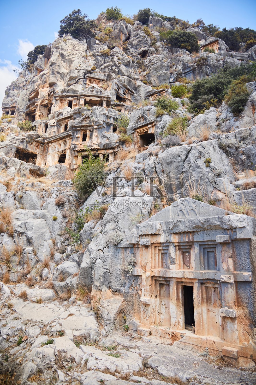 古希腊城市米拉的遗址。土耳其岩石中的古墓。照片摄影图片