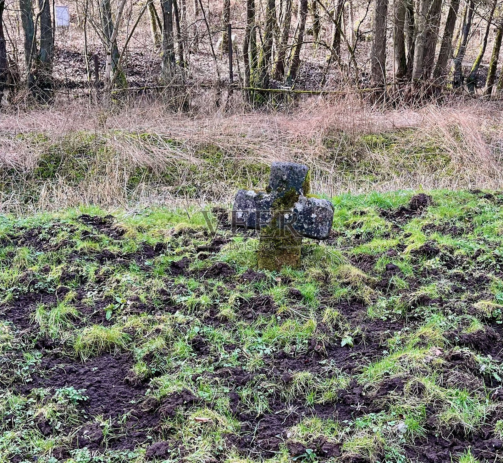 从诺德豪森城市公园的缆车池骑自行车到尼德萨克斯韦尔芬，途经圣约翰尼斯-保利教堂、弗朗岑施泰（赎罪十字架）、米尔山和舞池。照片摄影图片