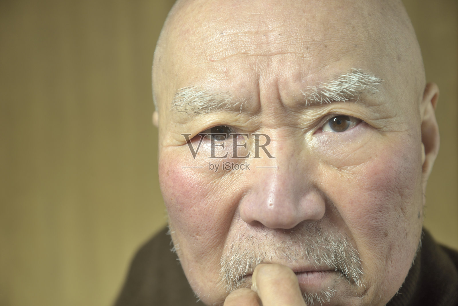 老年人忧虑的面部特写照片摄影图片