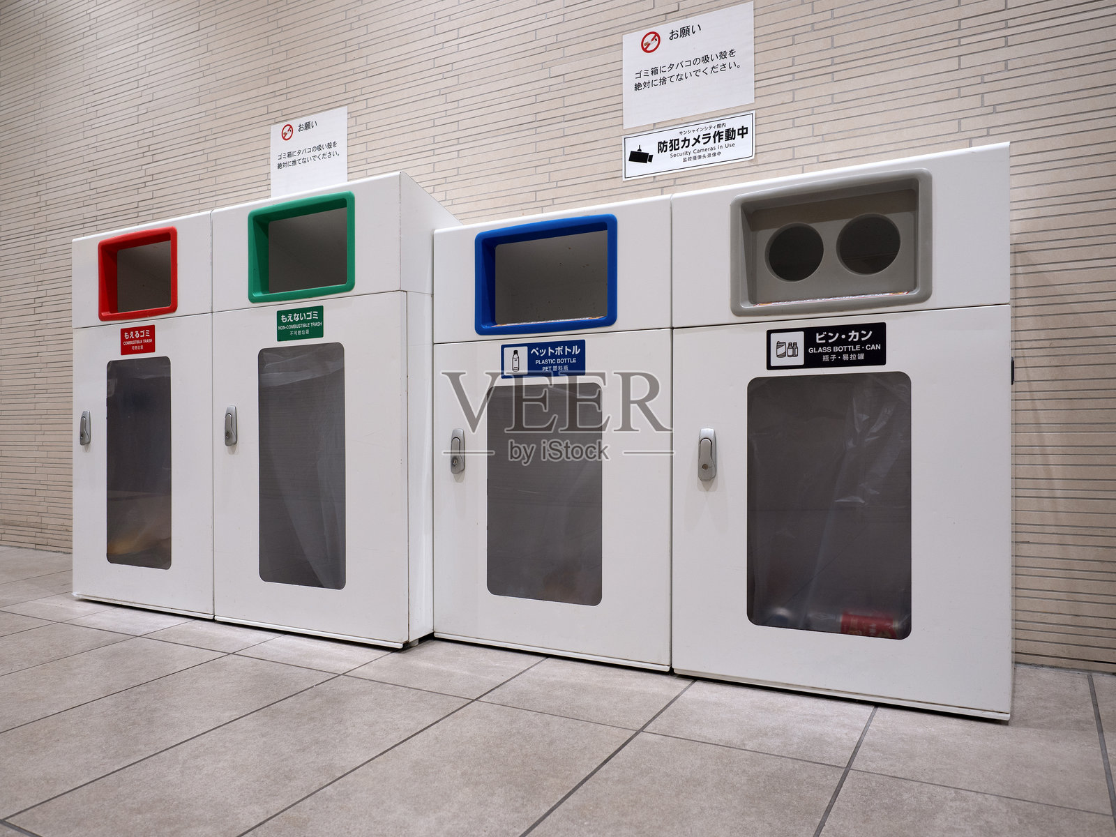 购物中心的分类垃圾桶照片摄影图片