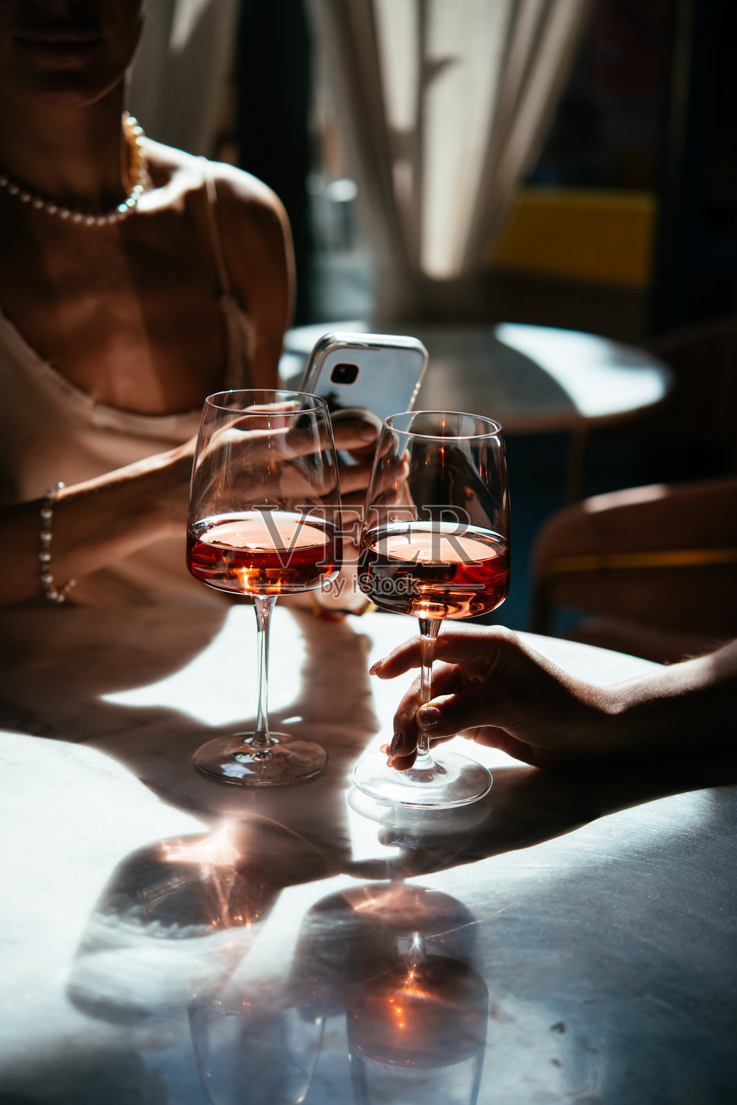 玫瑰酒晚餐照片摄影图片