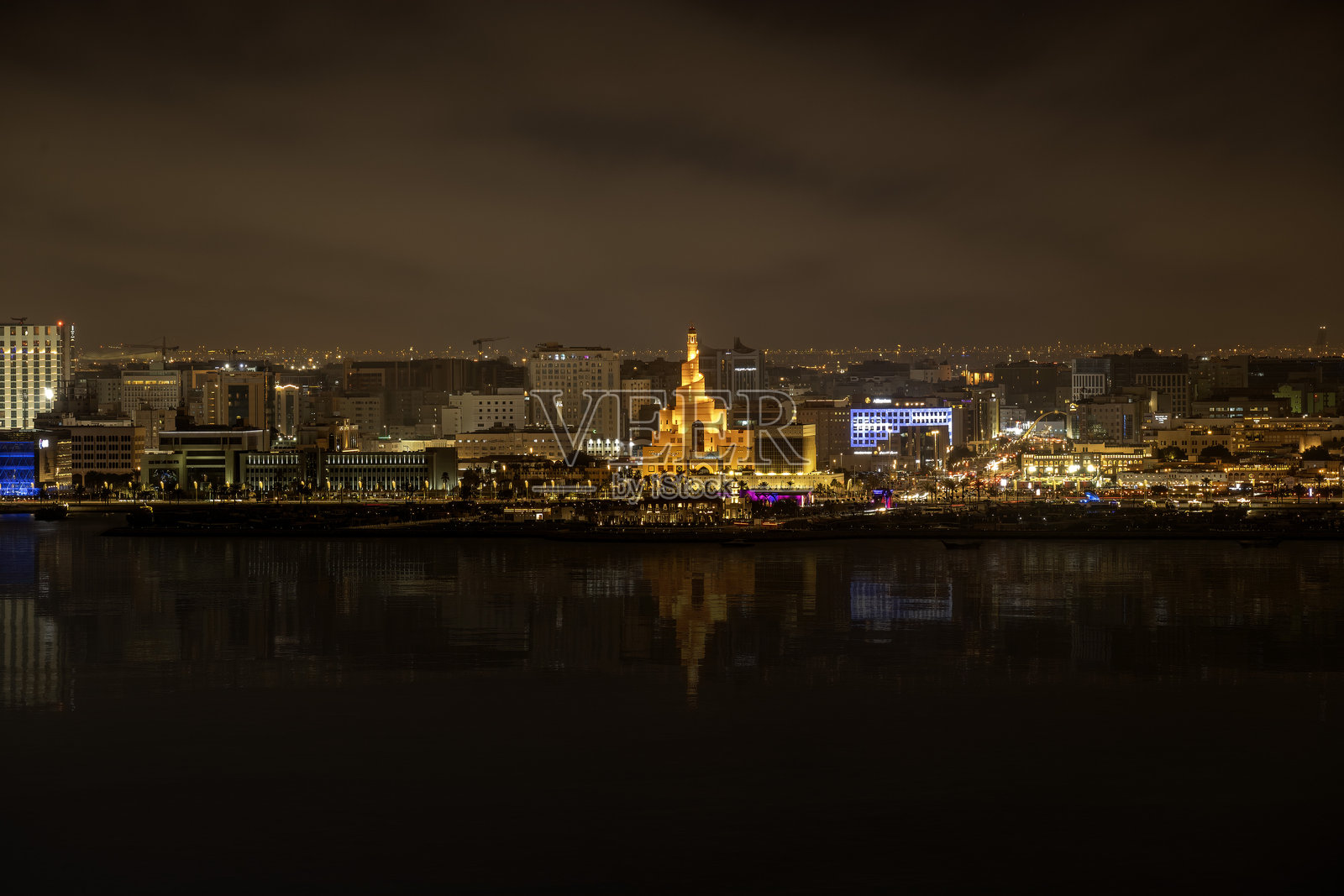 多哈苏克瓦基夫地区的阿尔法纳尔清真寺,建筑风格卓越照片摄影图片