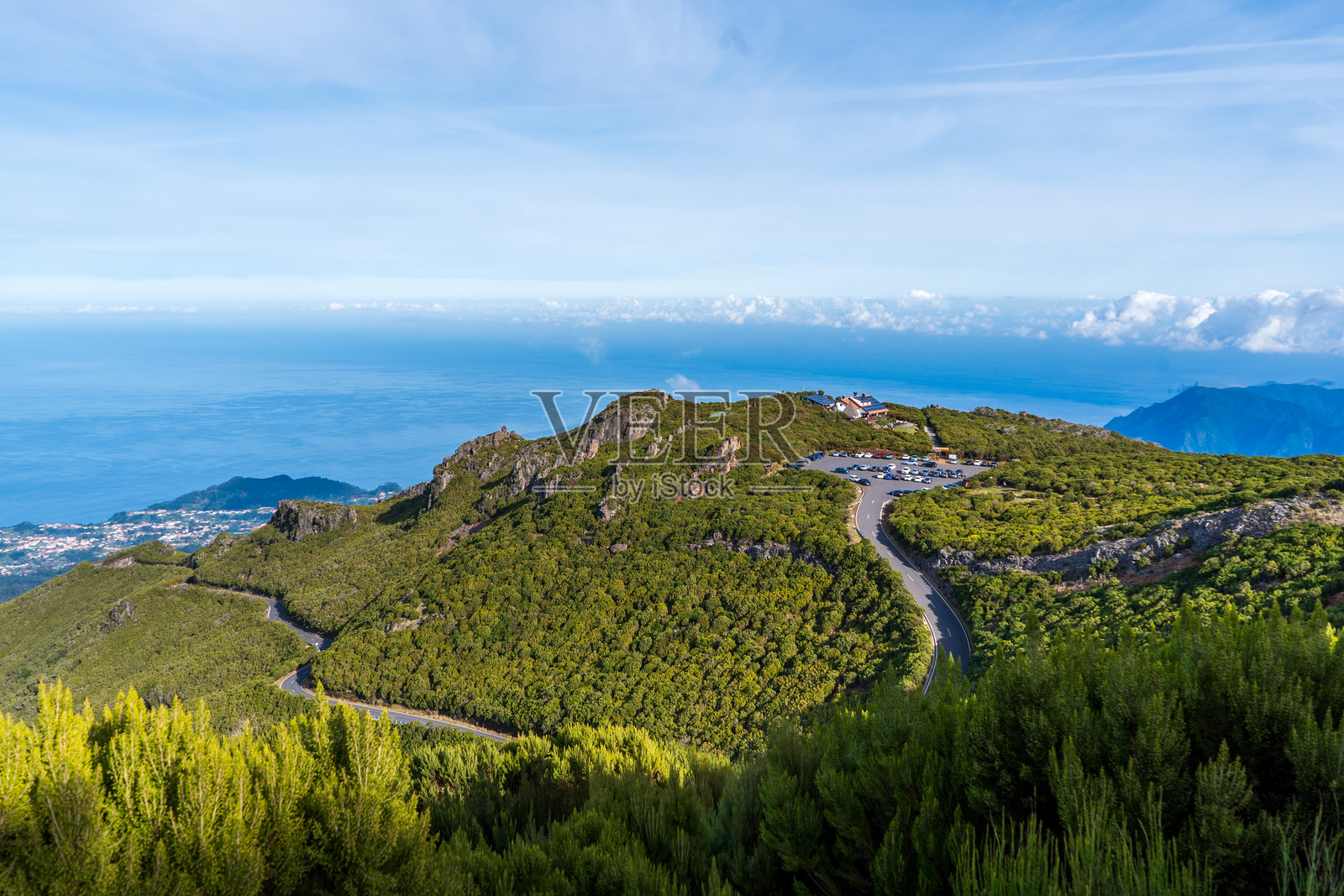 阿查达·多·泰谢拉（Achada do Teixeira）停车场和避难所的景观 - 马德拉岛。照片摄影图片