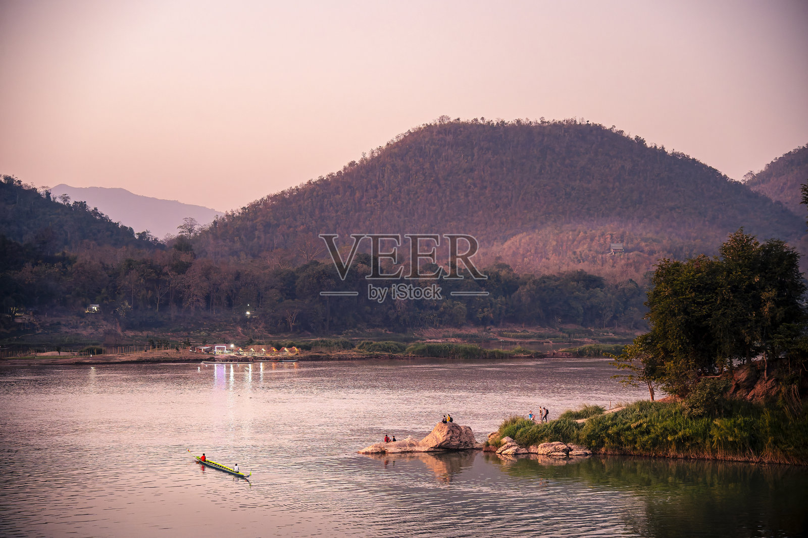 琅勃拉邦黄昏时分照片摄影图片