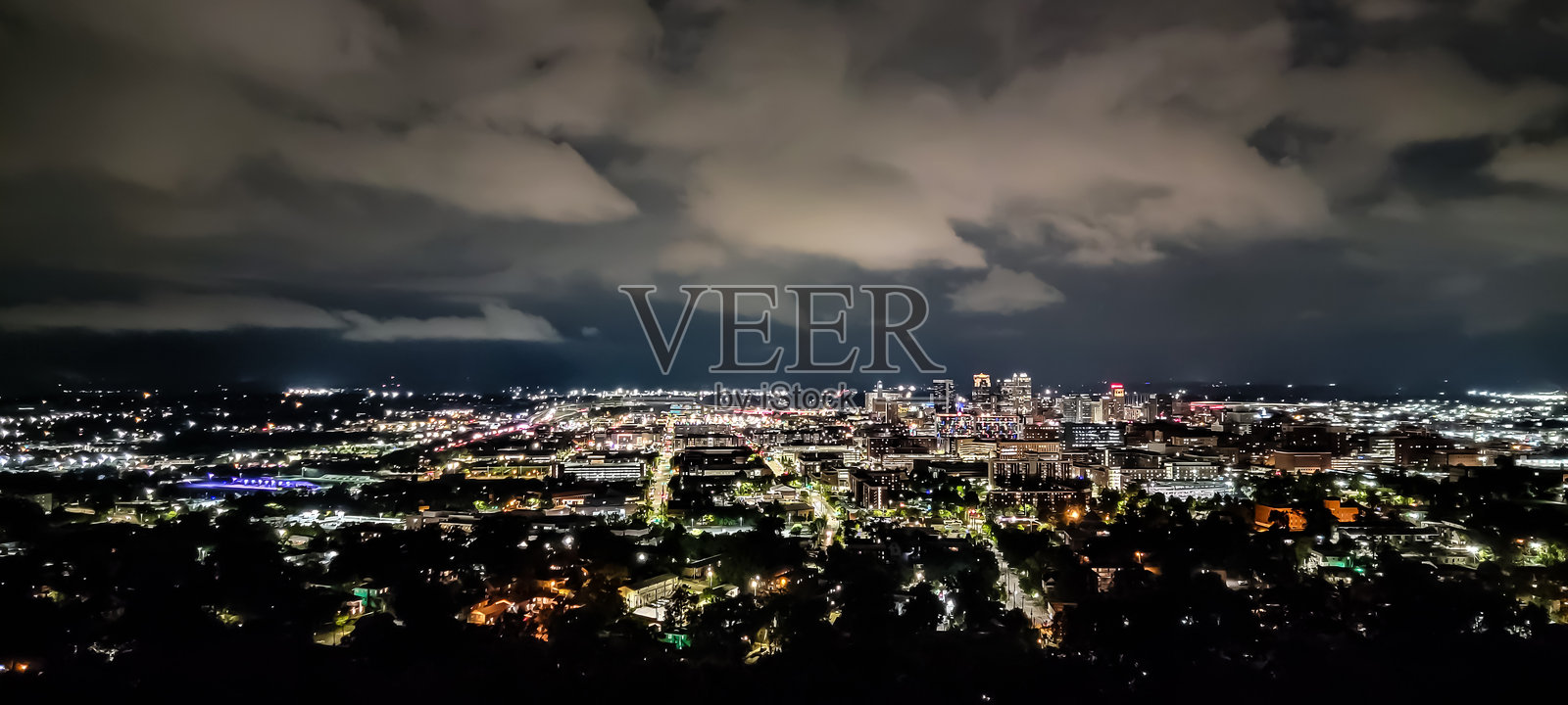 阿拉巴马州伯明翰市夜景天际线照片摄影图片