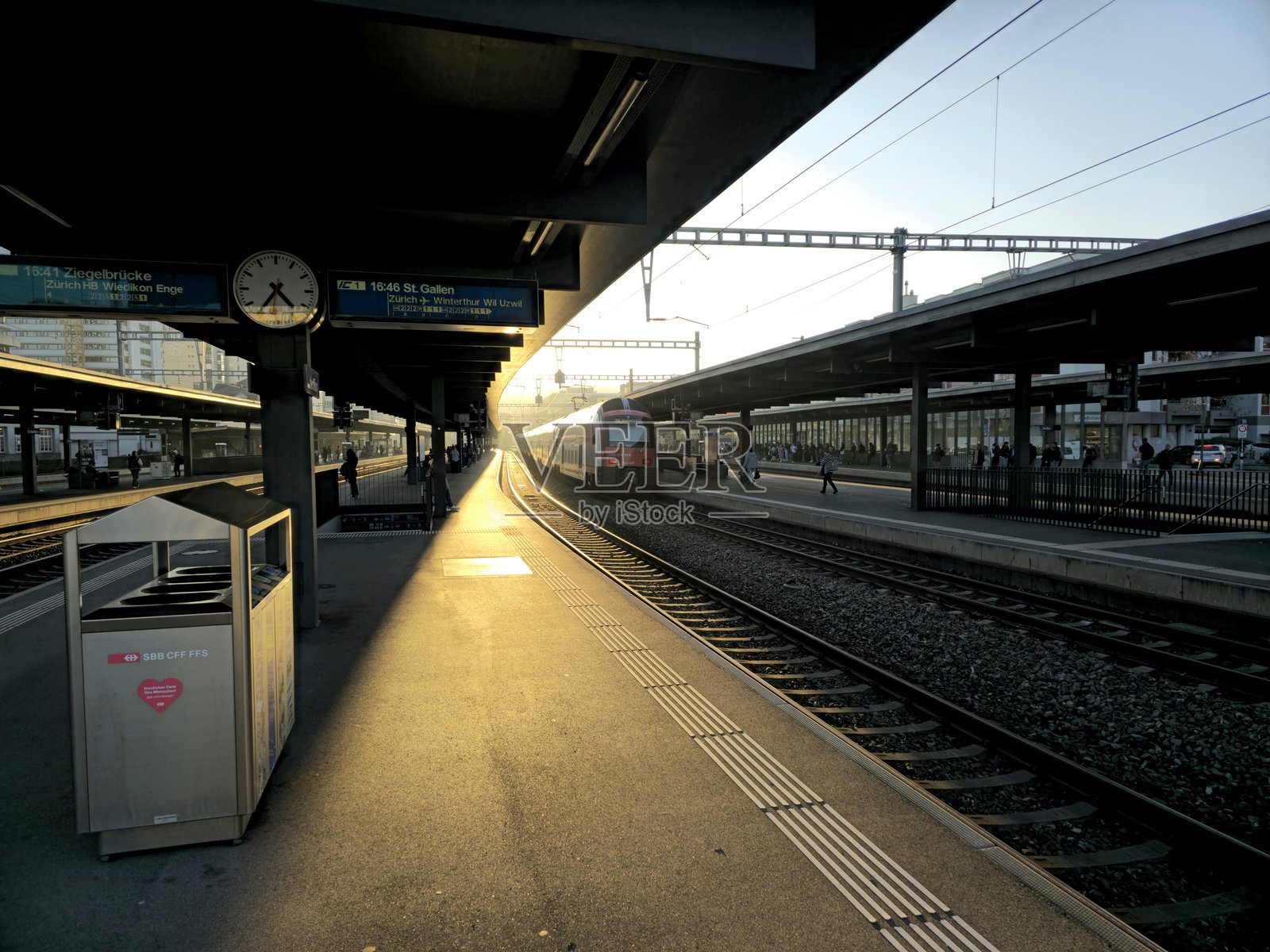 苏黎世厄尔利孔火车站照片摄影图片