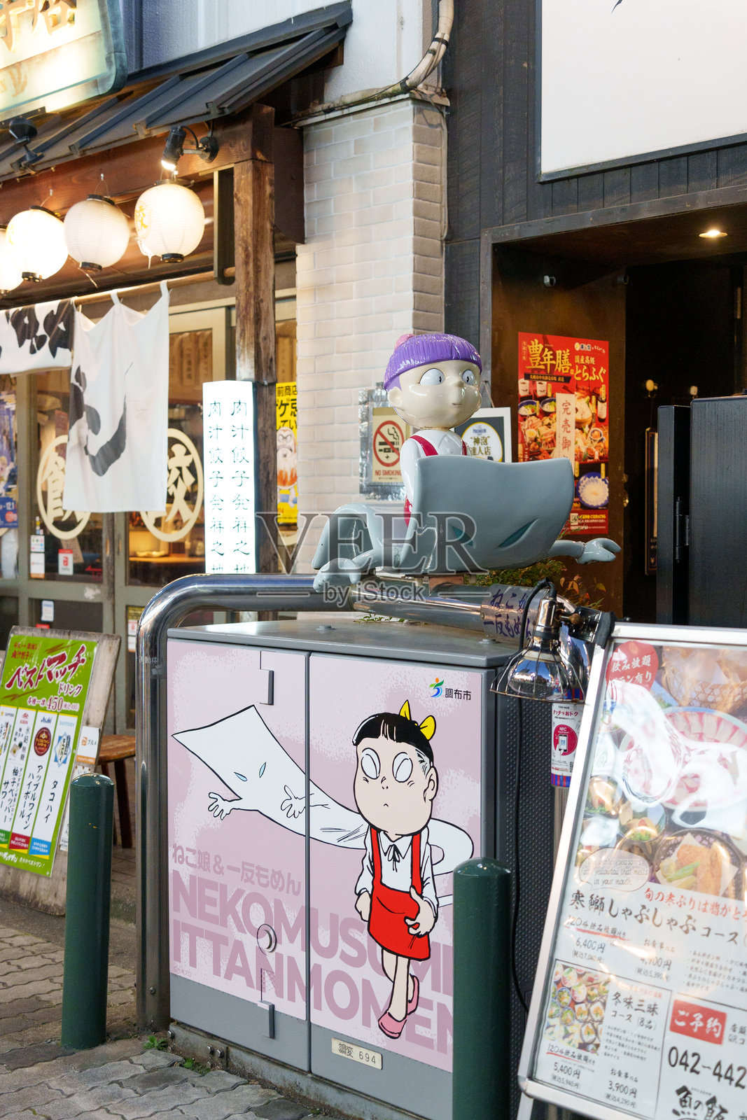 天神通购物街的“猫娘”雕像。照片摄影图片