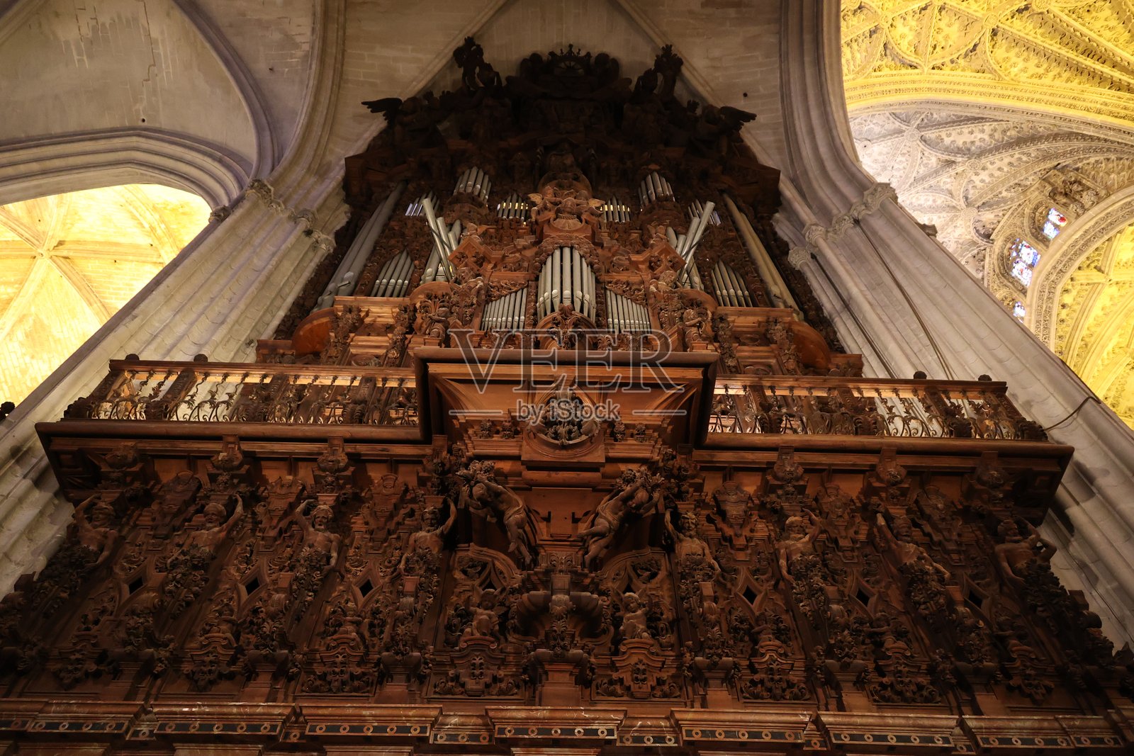 西班牙安达卢西亚塞维利亚大教堂的管风琴照片摄影图片