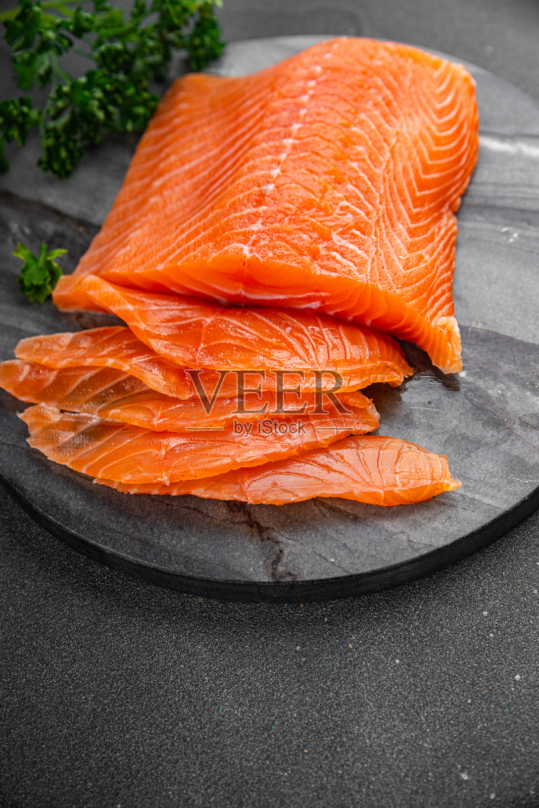 新鲜生鲑鱼海鲜美食美味佳肴背景在桌子上乡村风格俯视图留白素食主义者饮食素食食品照片摄影图片