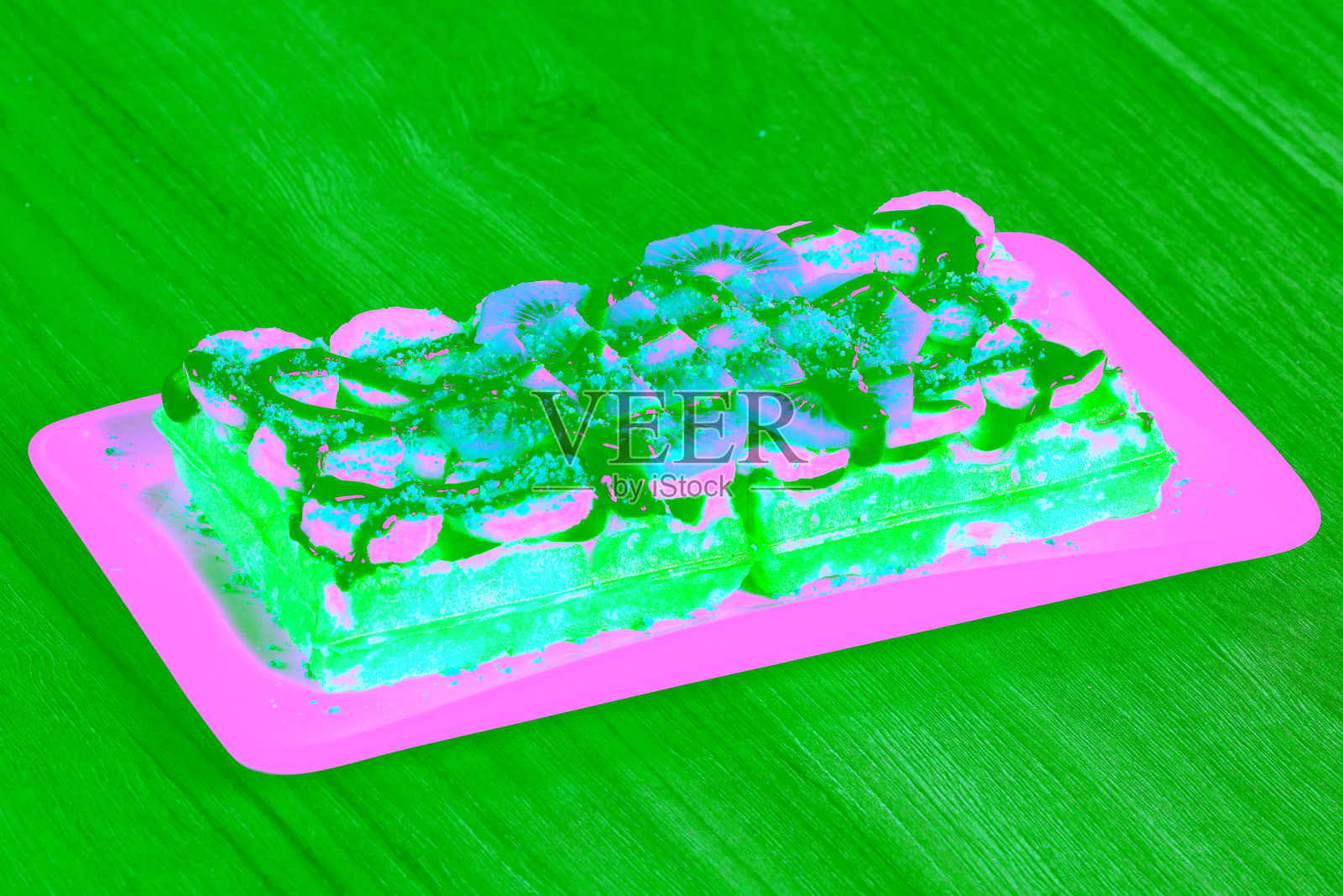 香蕉、猕猴桃和巧克力的华夫饼照片摄影图片