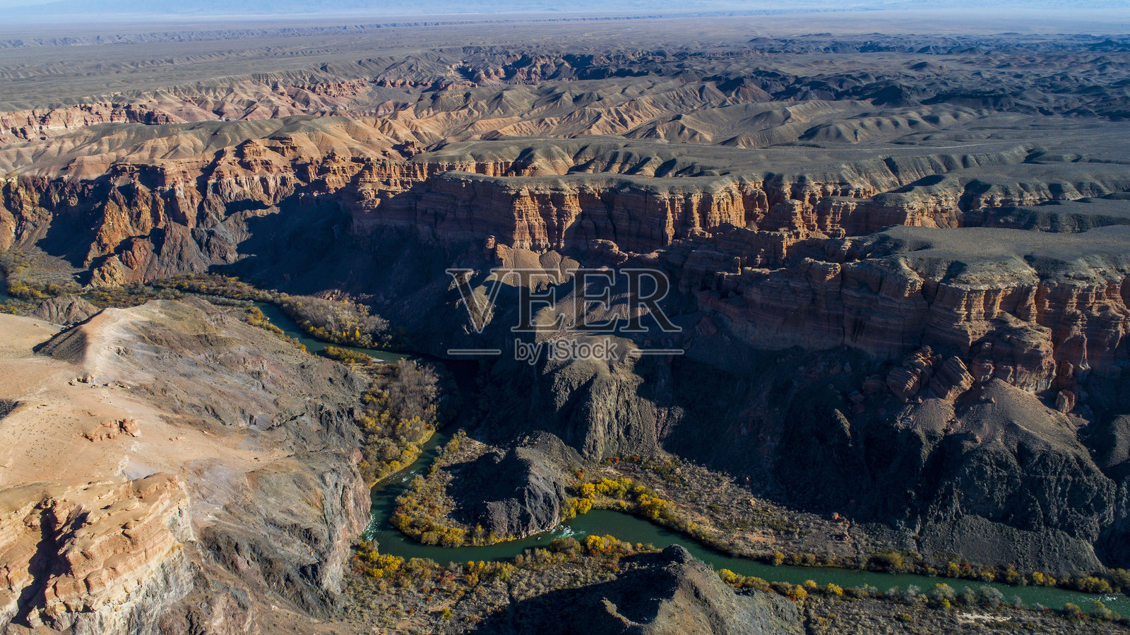 查尔仁国家自然公园是哈萨克斯坦的一座国家公园，主要沿查尔仁河展开，涵盖查尔仁峡谷。照片摄影图片