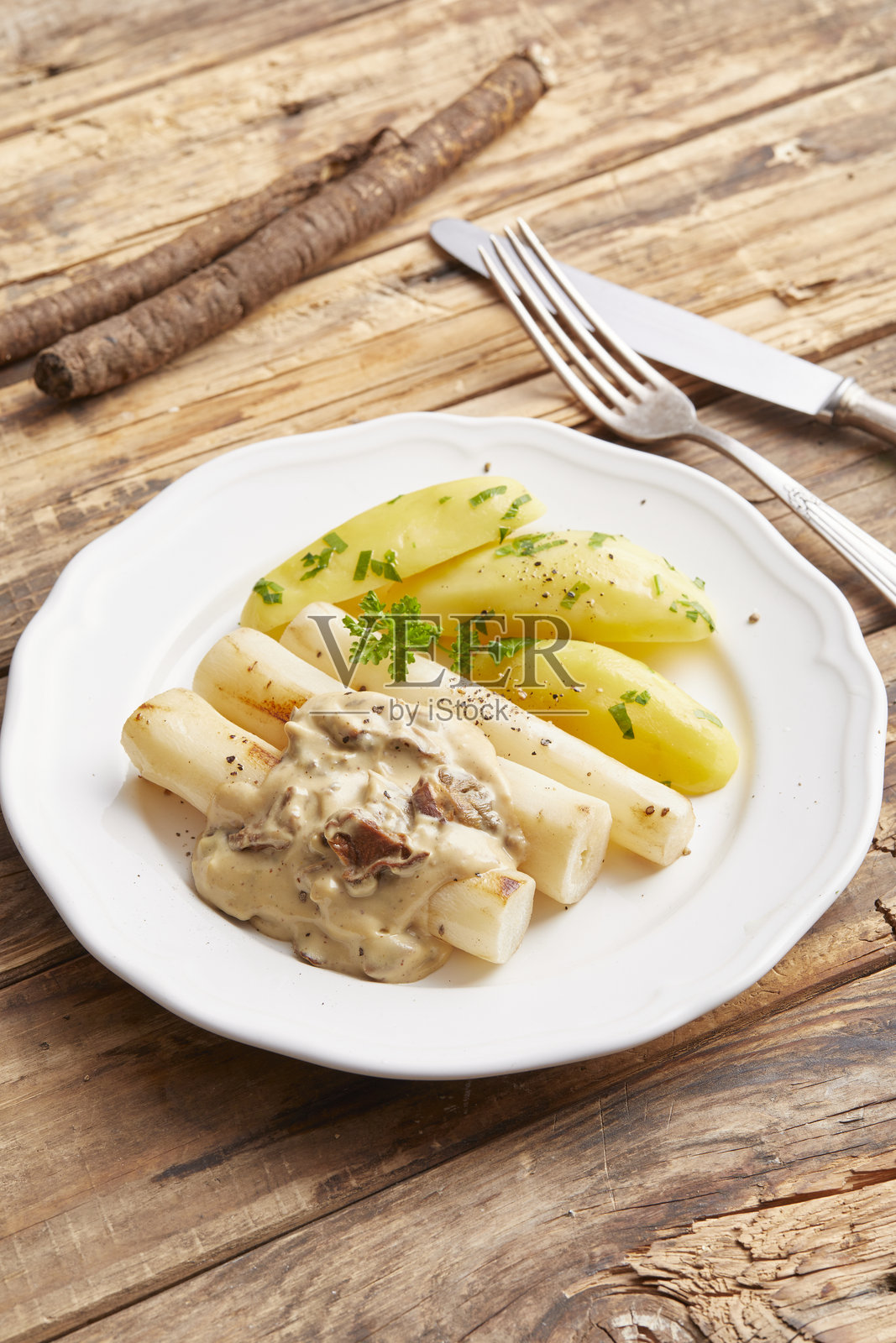 马铃薯泥配沙尔斯菲和荷兰酱照片摄影图片