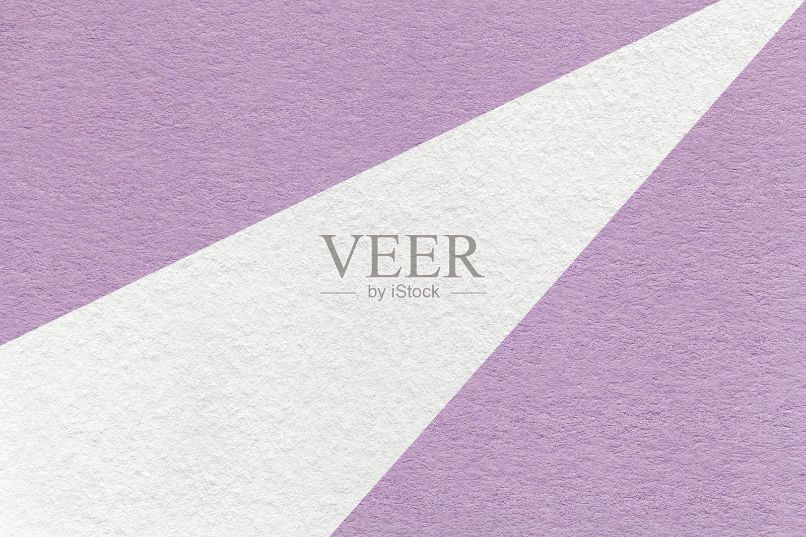 老旧工艺的淡紫色和白色纸张背景纹理，微距拍摄。复古抽象浅紫色纸板的结构。照片摄影图片