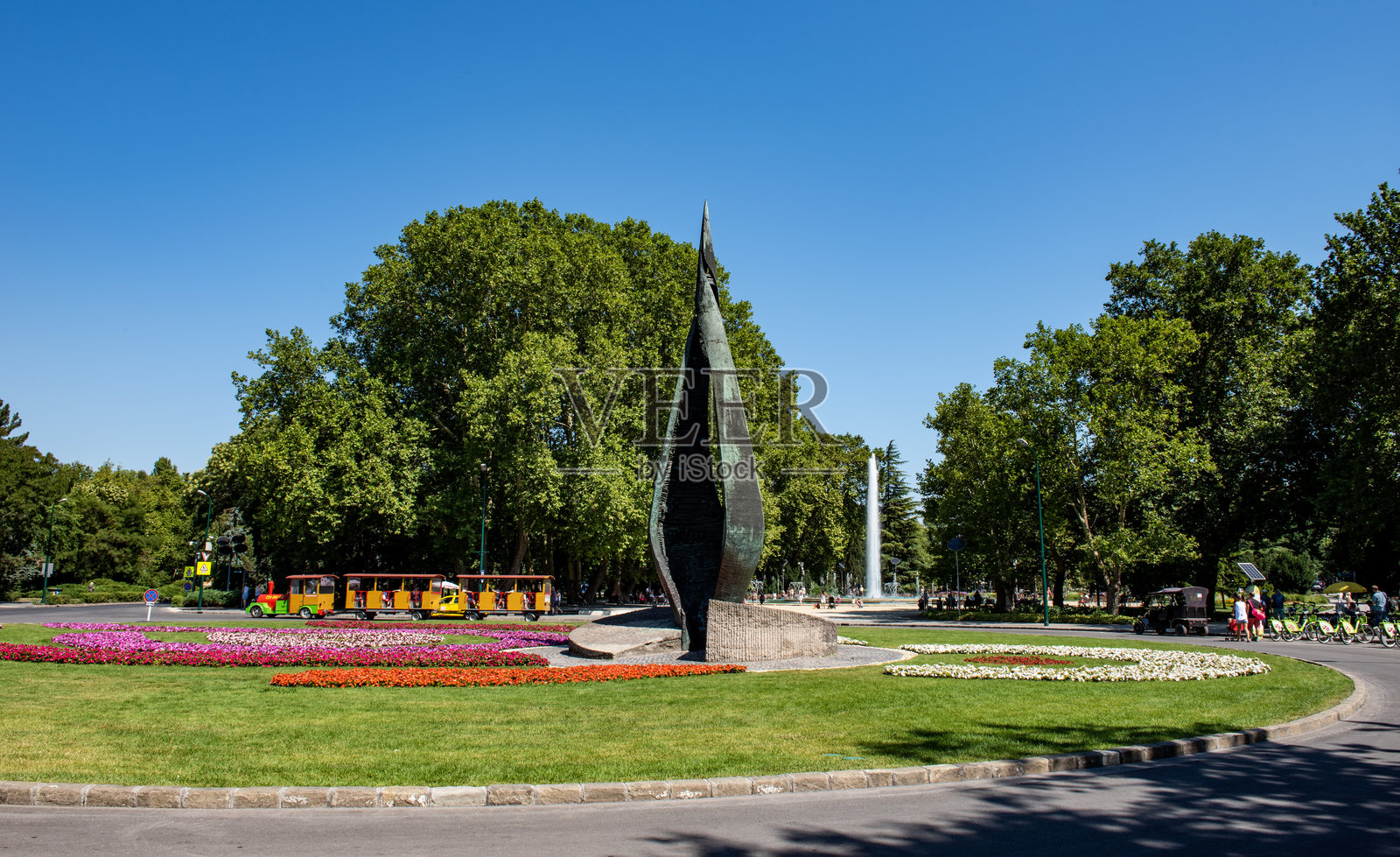 布达佩斯的玛格丽特岛。玛格丽特岛位于多瑙河中间，正好在布达佩斯市中心以北。匈牙利。照片摄影图片