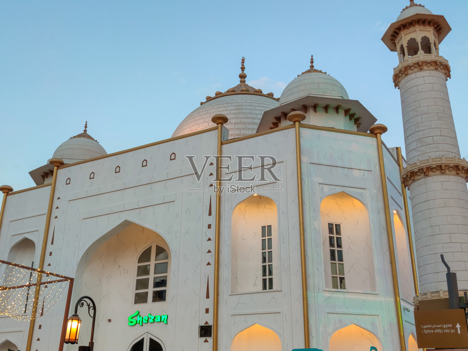 沙特阿拉伯利雅得大道世界的印度馆在日落时分熠熠生辉照片摄影图片