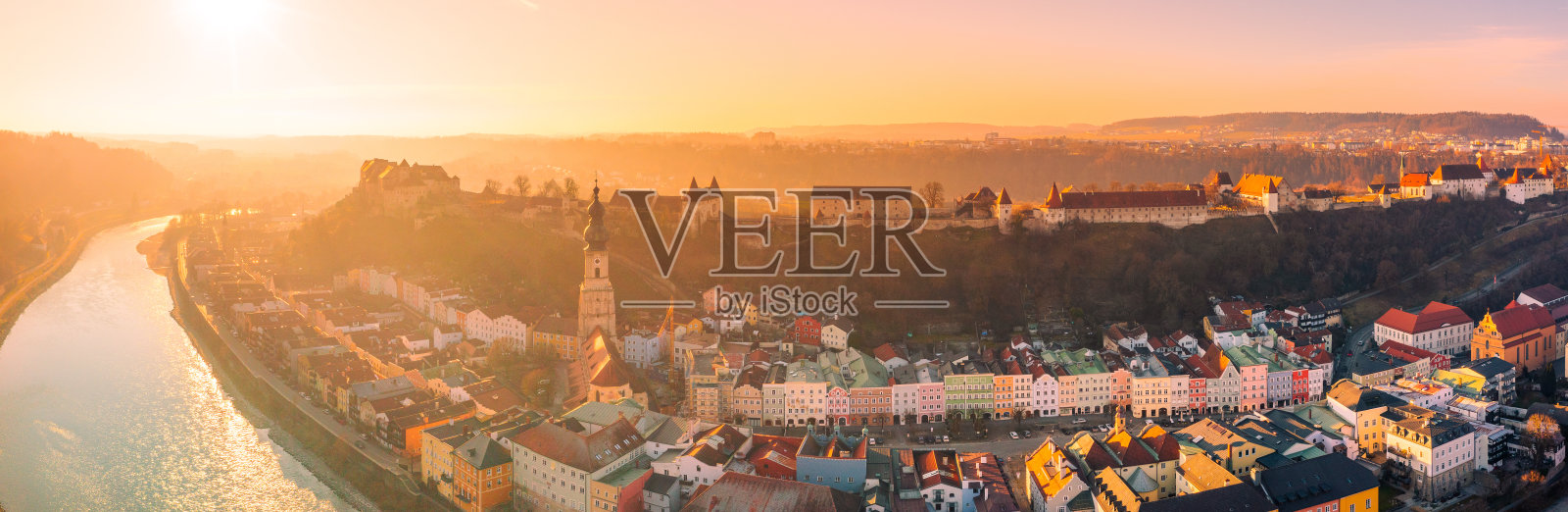 德国巴伐利亚州的布尔豪森，冬季日落时分照片摄影图片