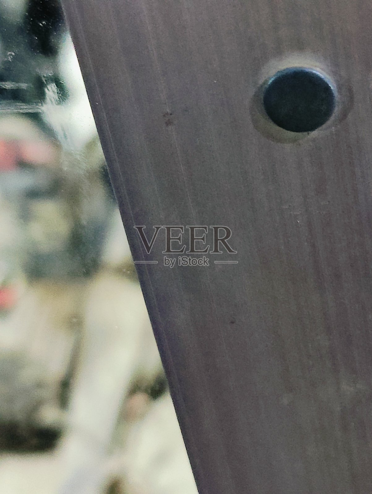 法国商店橱窗中的金属门把手细节照片摄影图片