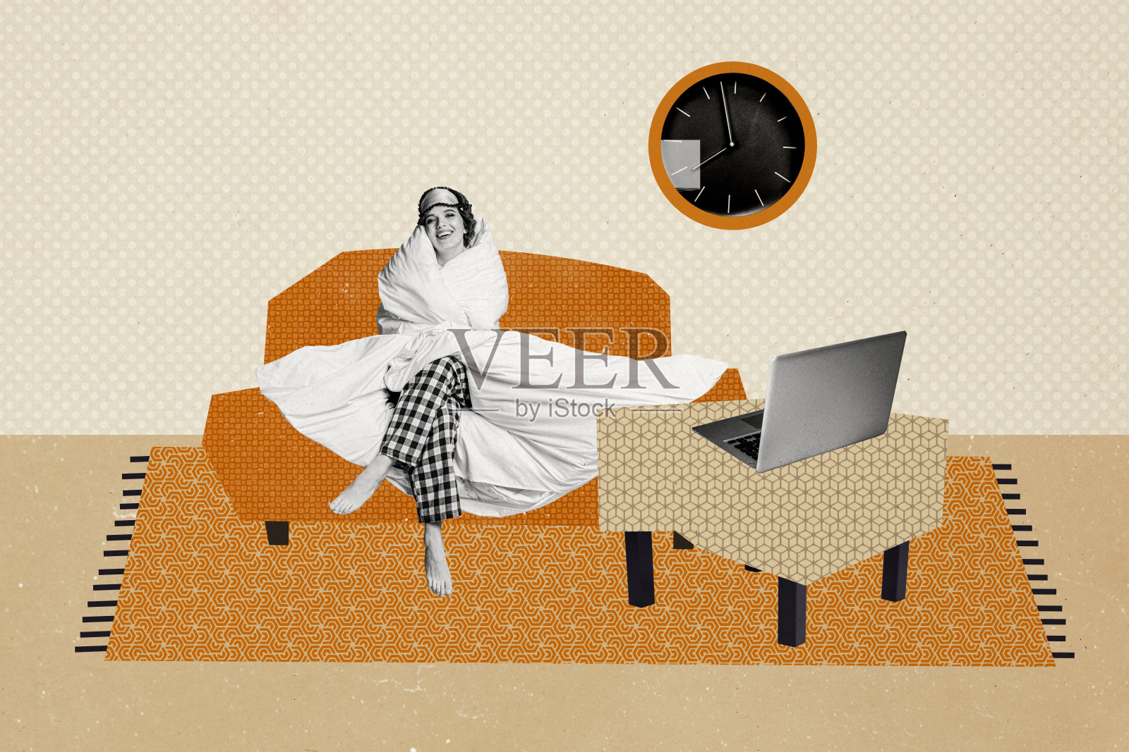 有趣女性观看电影的创意趋势拼贴，舒适的家居周末横幅，奇异不寻常的幻想广告漫画照片摄影图片