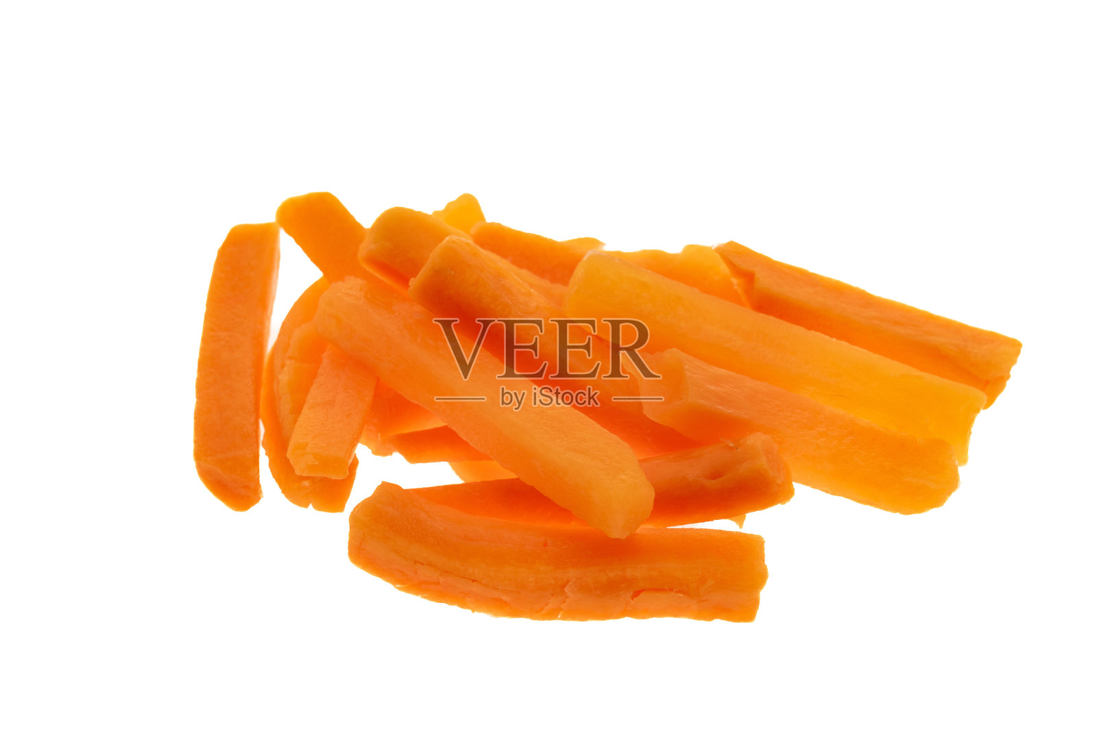 新鲜生胡萝卜条或胡萝卜丝 - 白色背景照片摄影图片