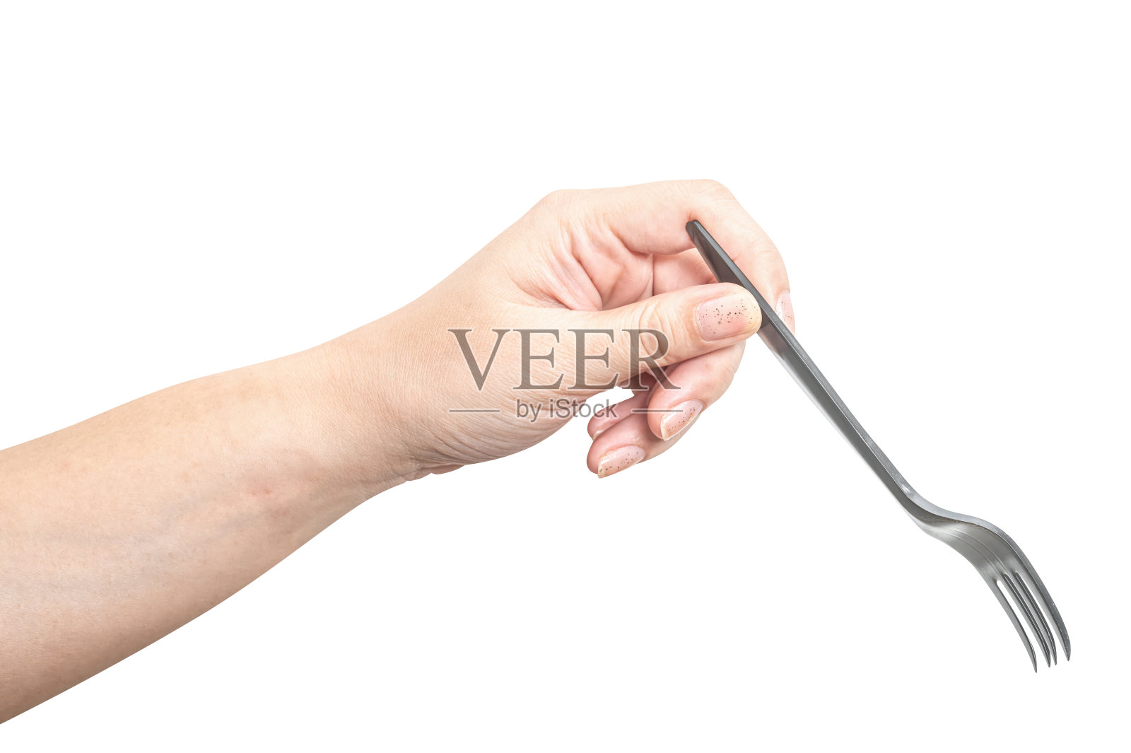 女性手握着一把黑色塑料叉，背景为白色。照片摄影图片