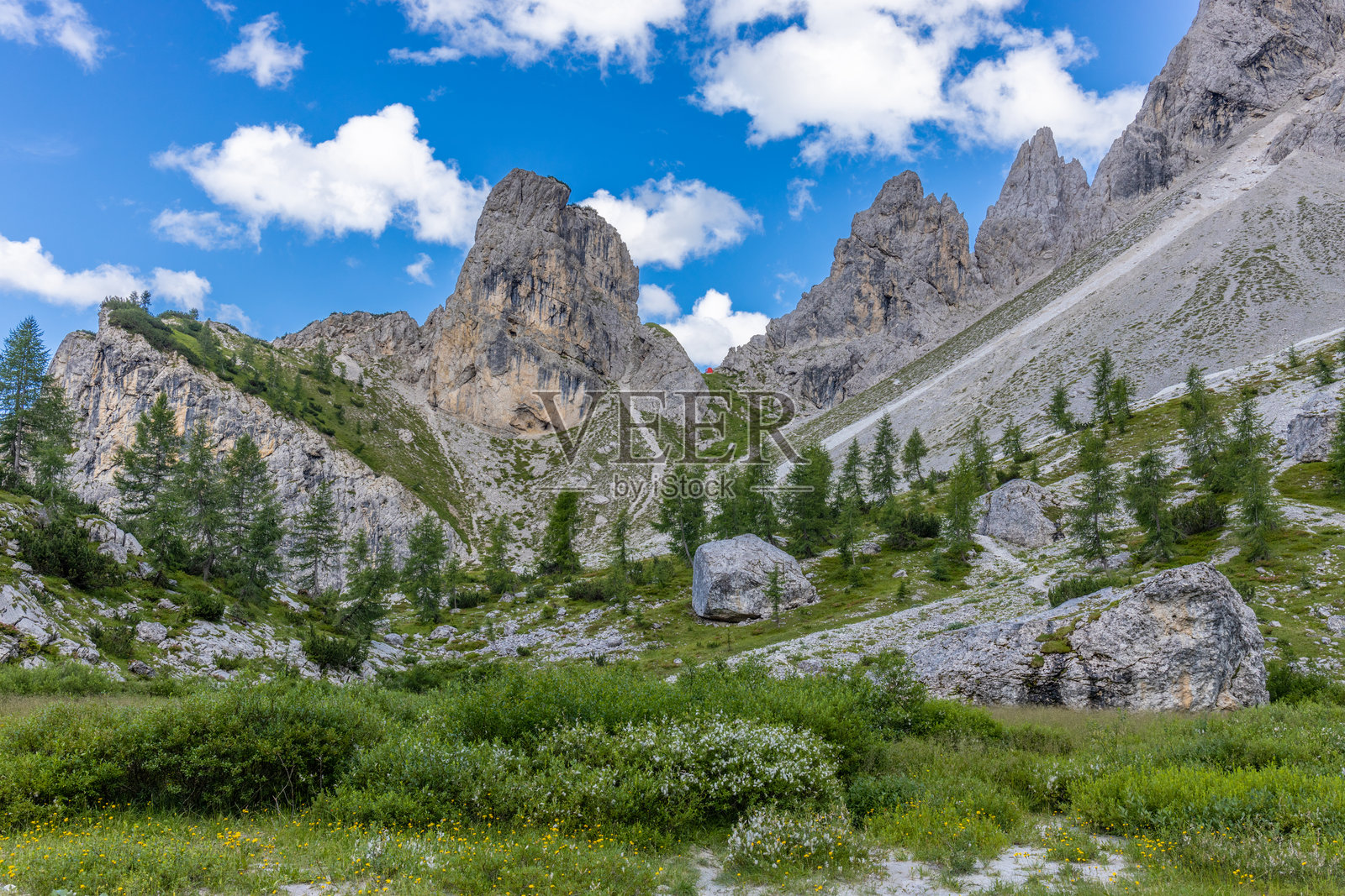 意大利阿尔卑斯山的多洛米蒂山脉美丽风景照片摄影图片