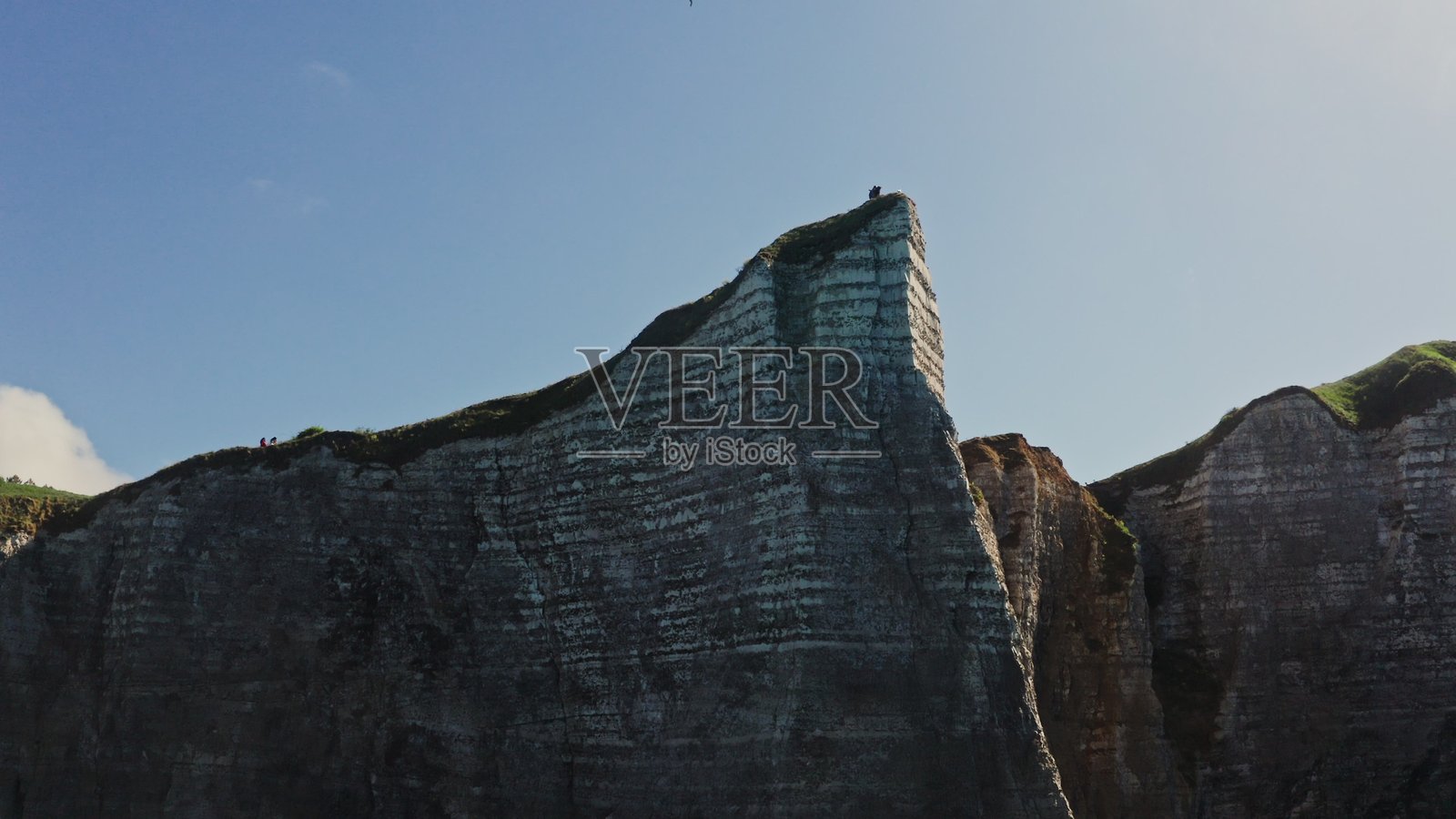 英吉利海峡岸边的天然岩石，形成自然拱门，埃特雷塔照片摄影图片