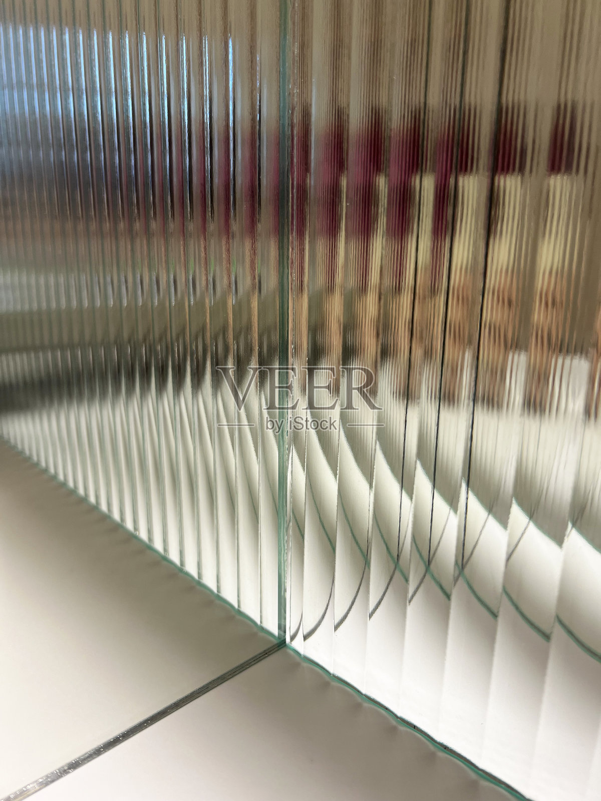 镜角与波纹玻璃面板的视角。照片摄影图片