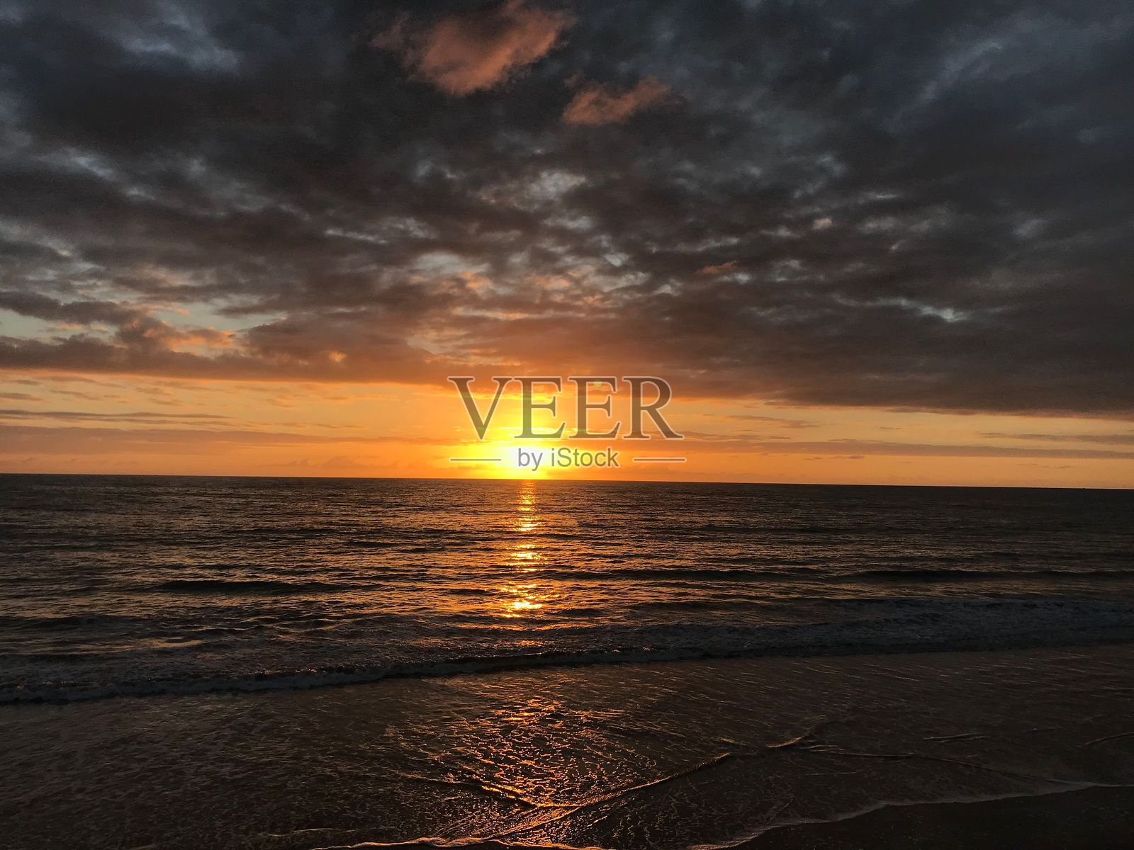 阿蒂卡马海的日落。照片摄影图片