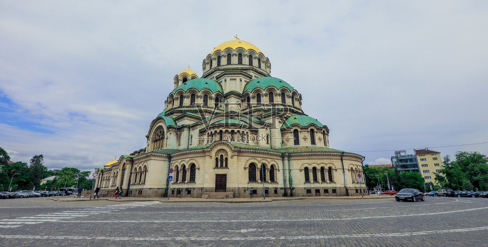 保加利亚索非亚的亚历山大·涅夫斯基大教堂在阴天的历史建筑奇迹照片摄影图片