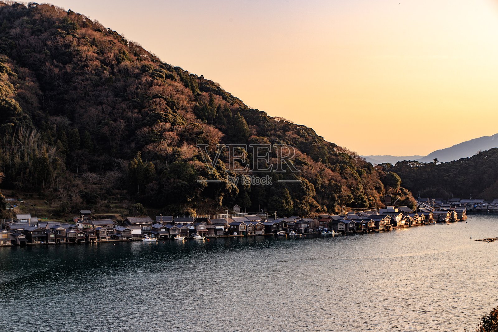 京都日本伊根湾宁静的日落景色照片摄影图片