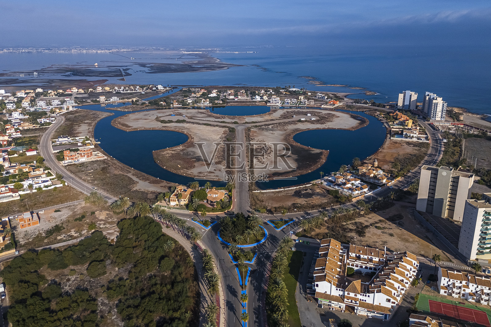 西班牙穆尔西亚地区的拉曼加德尔马尔梅诺尔的鸟瞰图照片摄影图片