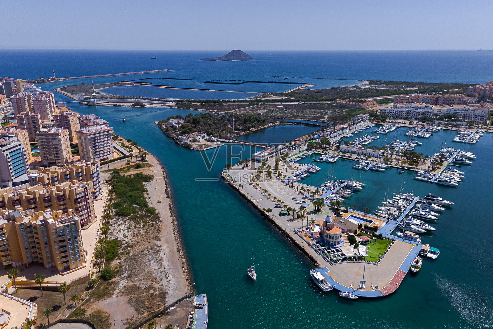 西班牙穆尔西亚地区的拉曼加德尔马尔梅诺尔的鸟瞰图照片摄影图片