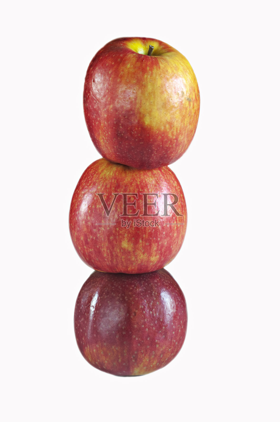 三颗红苹果，叠放在一起，属于粉红女士品种。非常美味。照片摄影图片