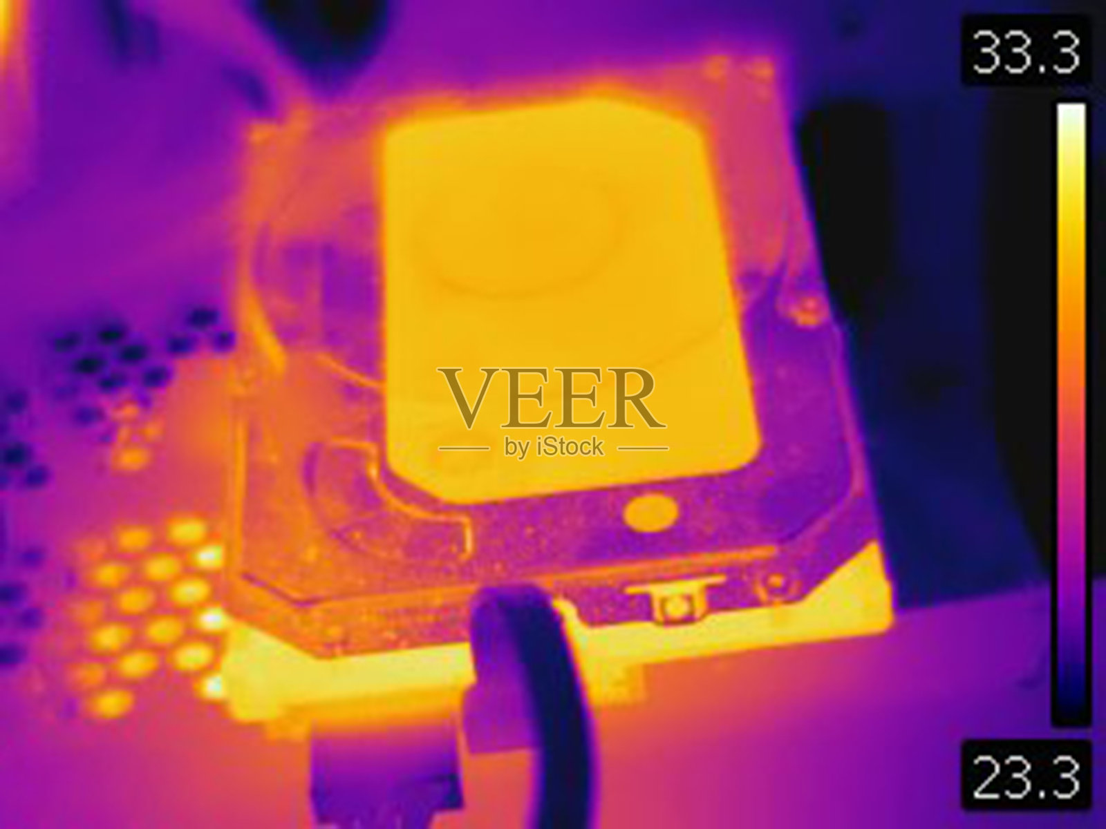 计算机机箱内工作中的计算机硬盘的热红外图像照片摄影图片