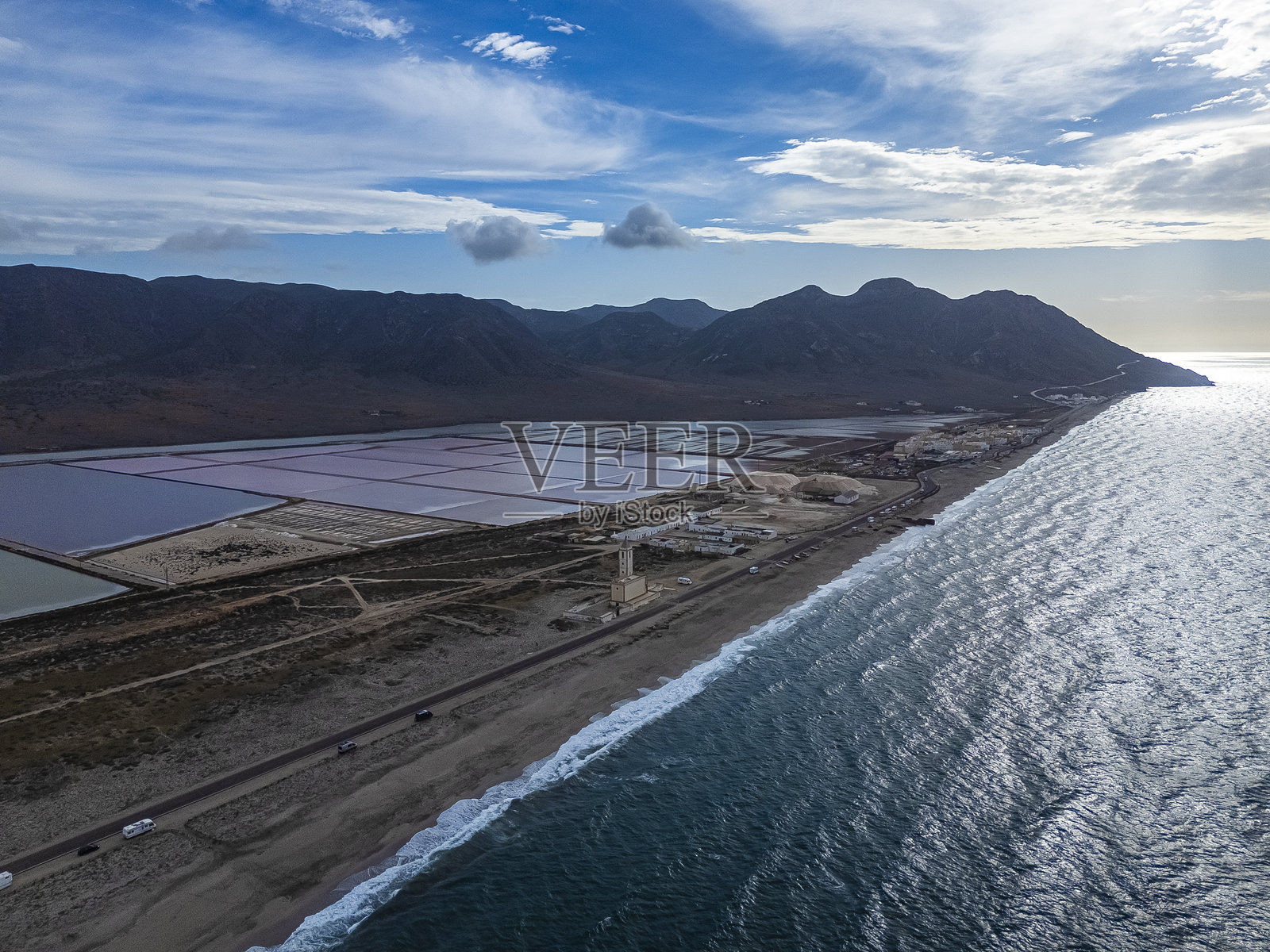 卡博德哈塔盐滩的鸟瞰图，卡博德哈塔-尼哈尔自然公园，阿尔梅里亚，安达卢西亚，西班牙照片摄影图片