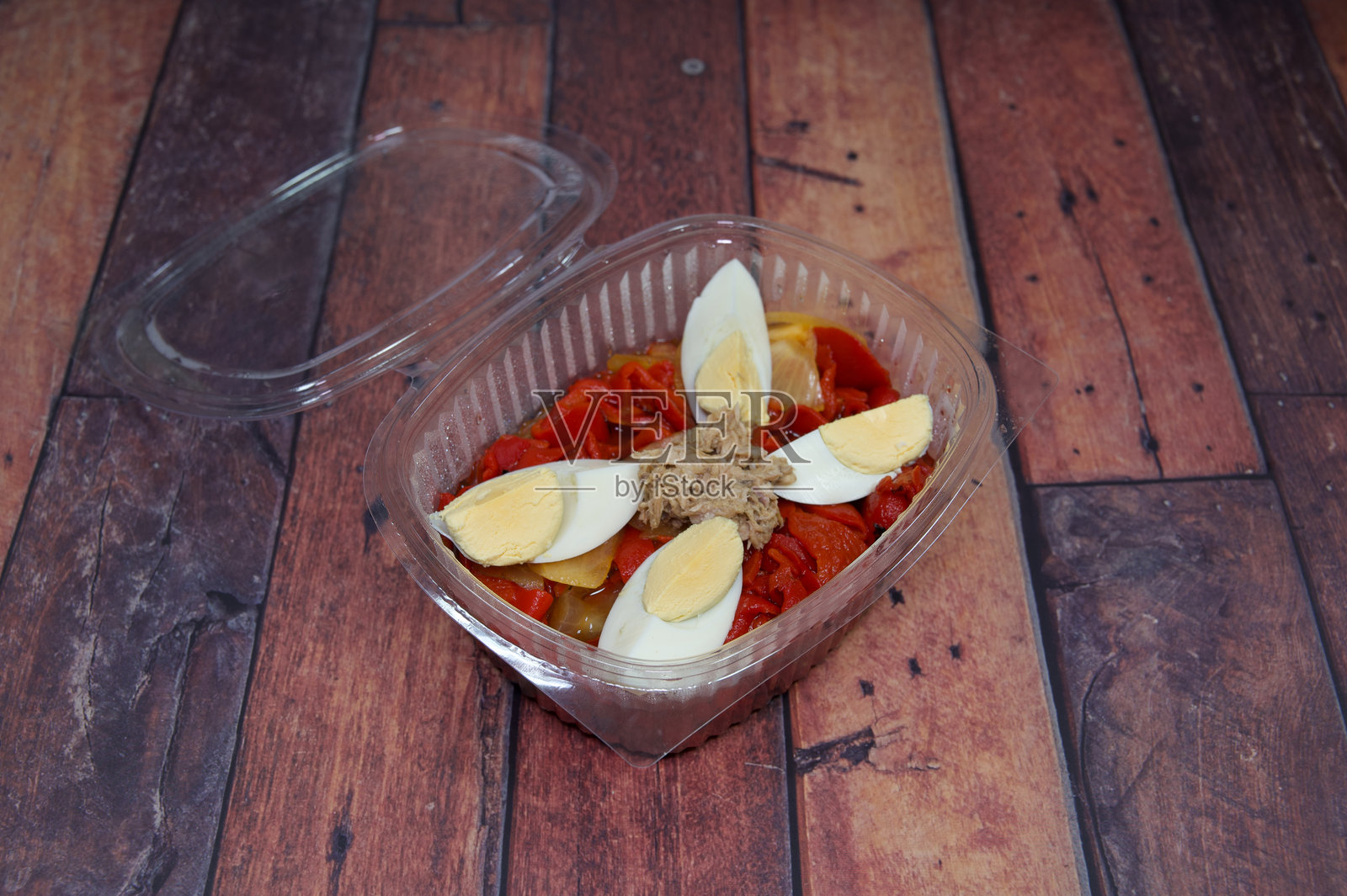 一个盖着盖子的食品容器照片摄影图片